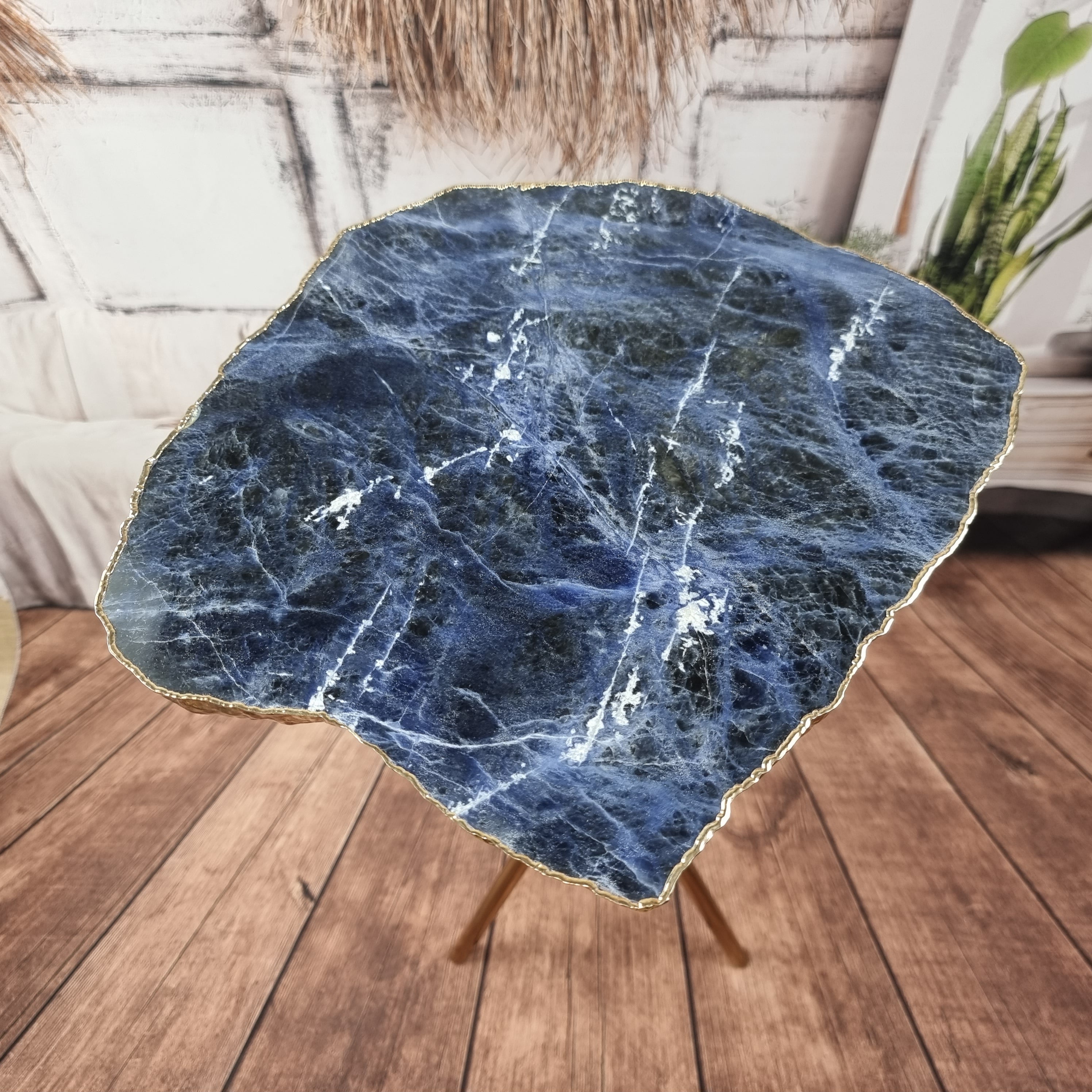 Mesas Laterais de QUARTZOS Opções Para Escolha | Base Tripé 3 opções | Altura de 60 cm - Peça Artesanal BR Crystals