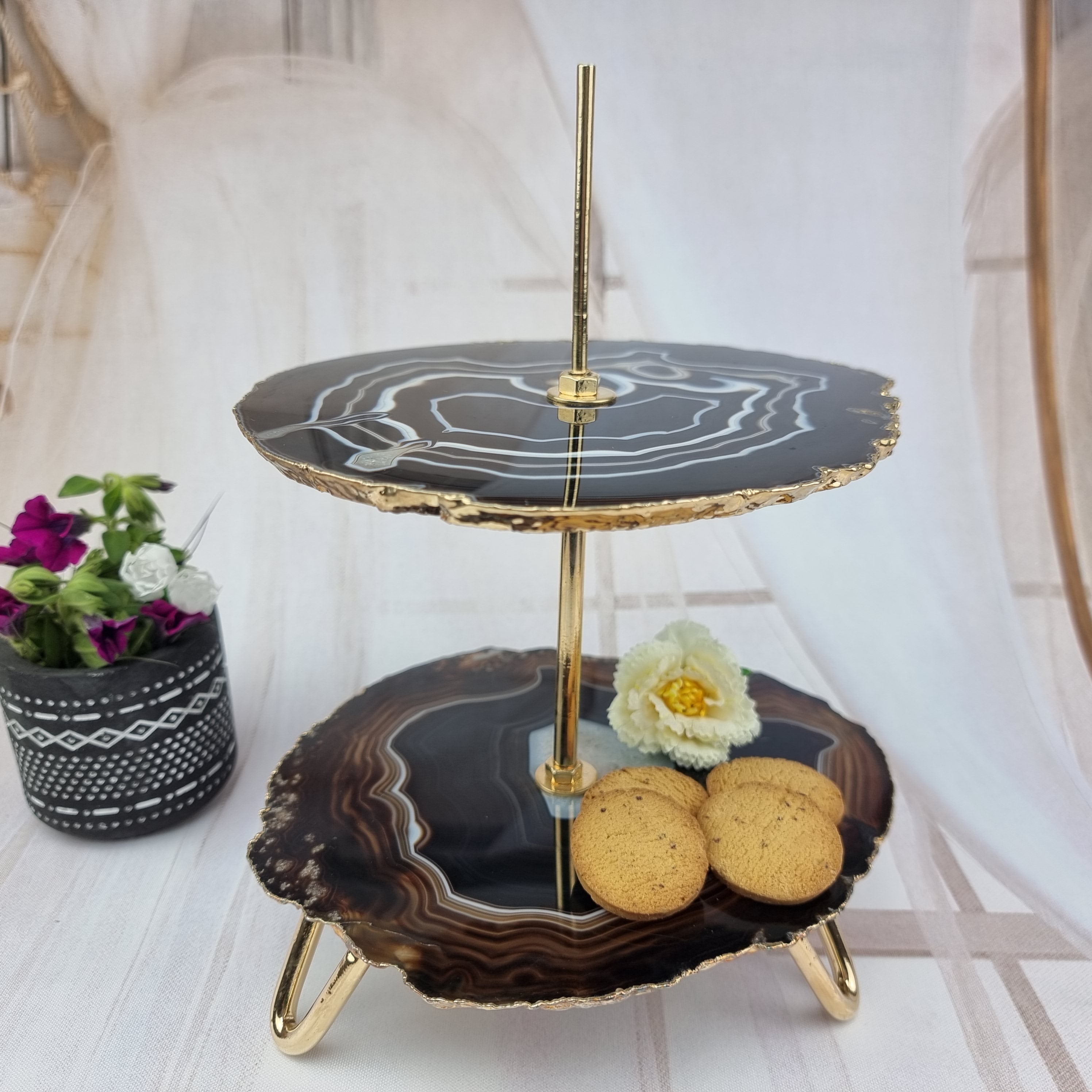 Porta Frios de Ágatas Naturais com 2 Pedras e Base Dourada - Altura de 22 cm - 1 peça