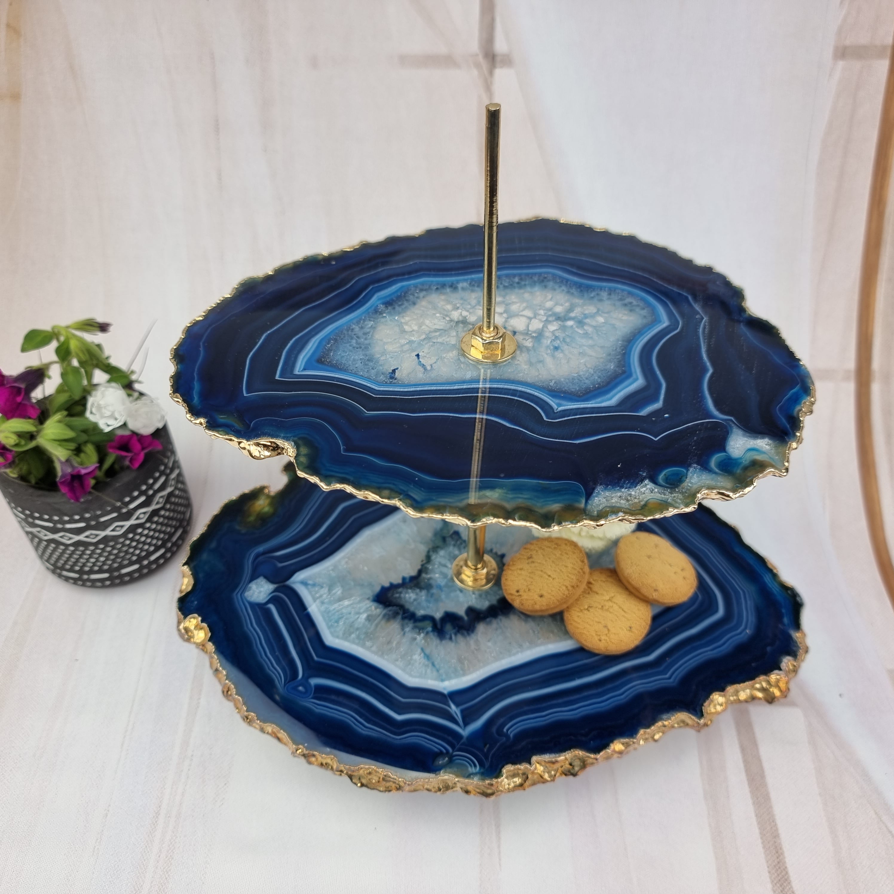 Porta Frios de Ágatas Naturais com 2 Pedras e Base Dourada - Altura de 22 cm - 1 peça