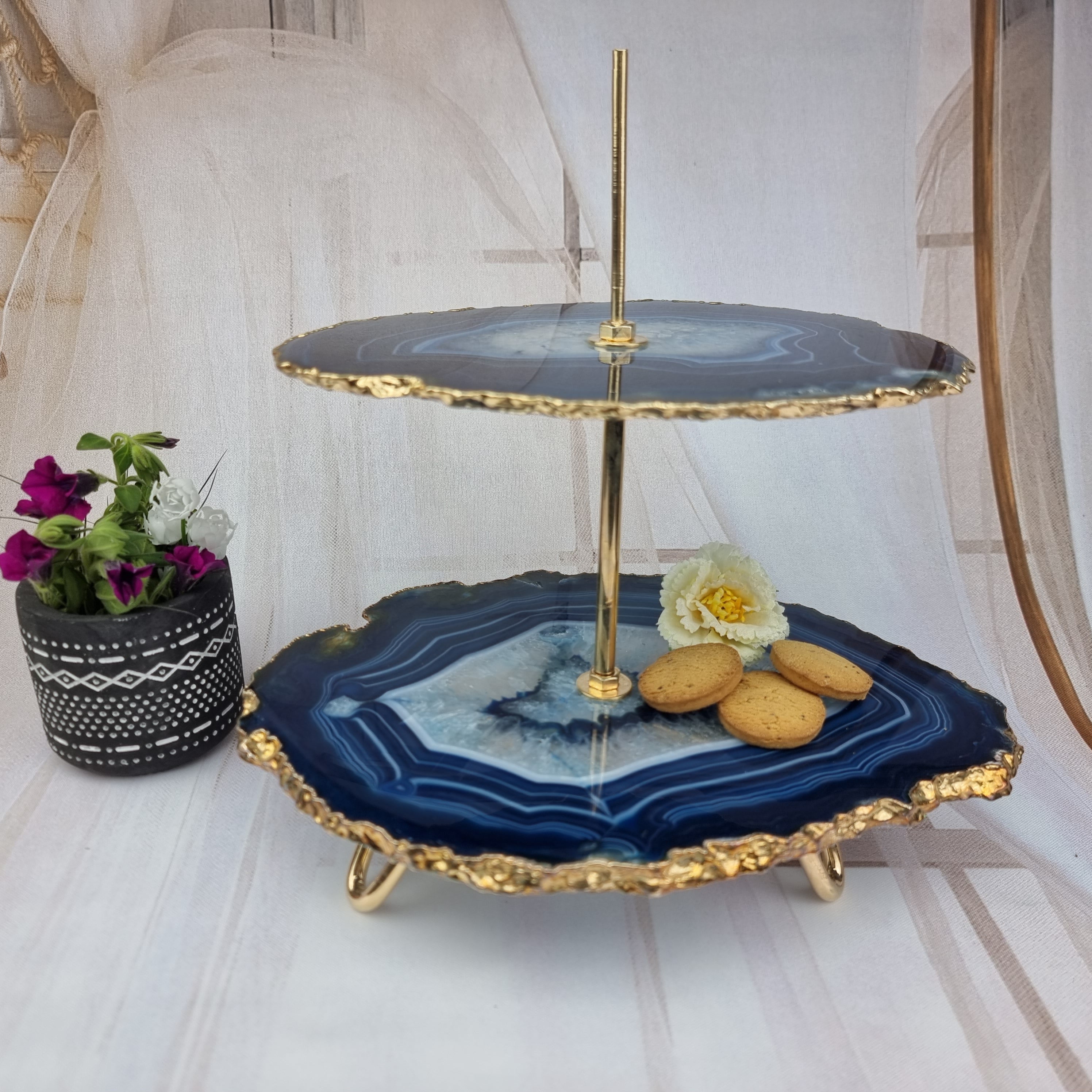 Porta Frios de Ágatas Naturais com 2 Pedras e Base Dourada - Altura de 22 cm - 1 peça