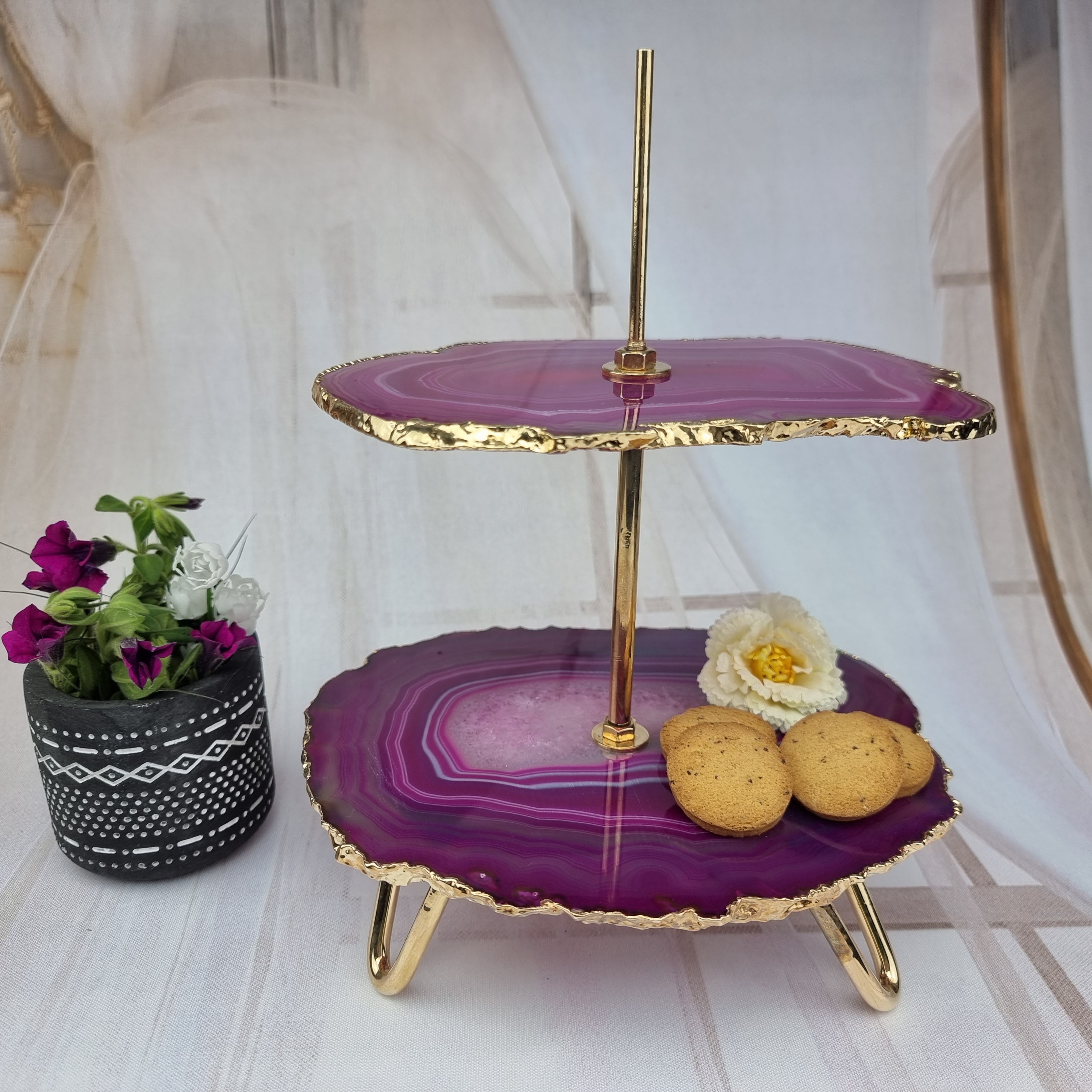 Porta Frios de Ágatas Naturais com 2 Pedras e Base Dourada - Altura de 22 cm - 1 peça