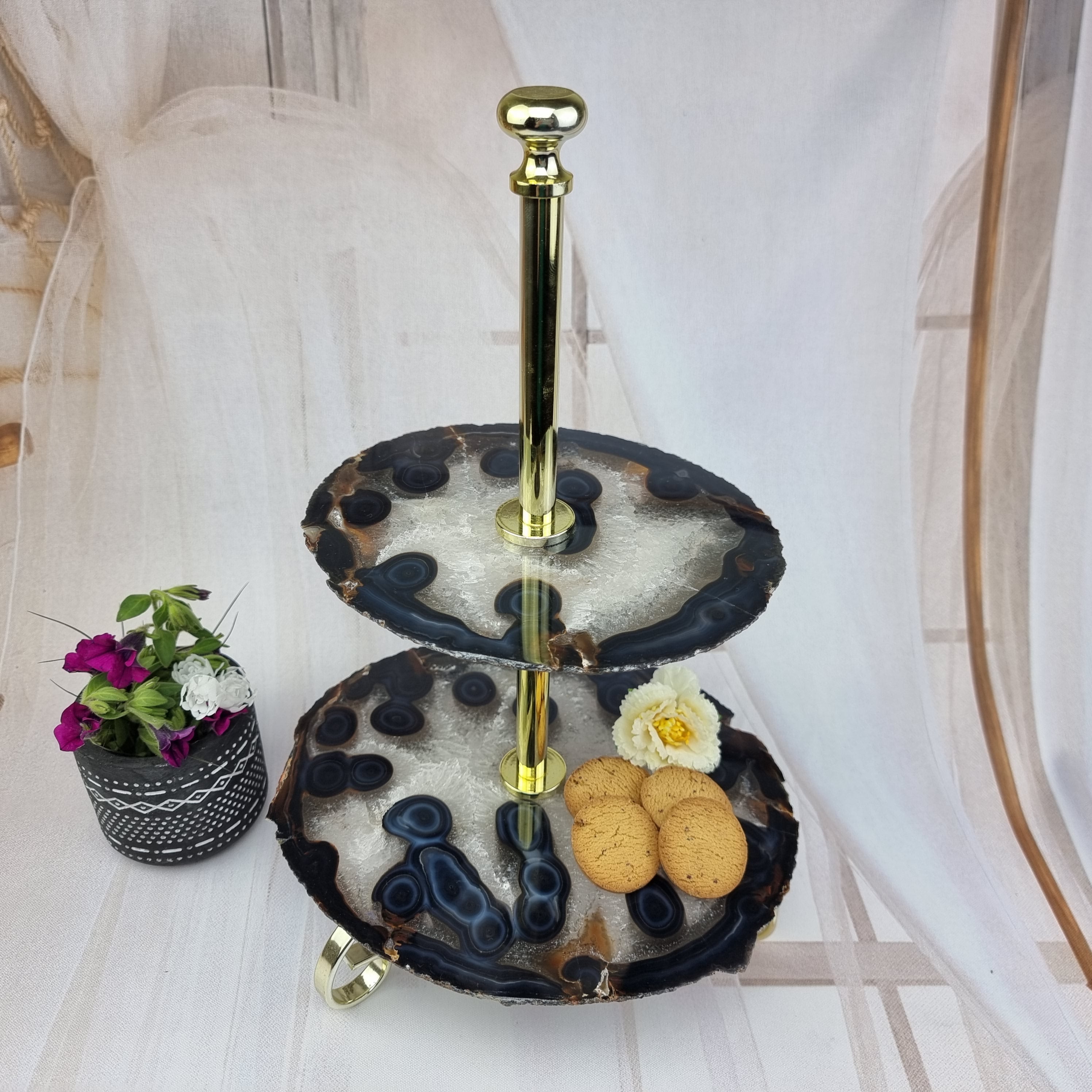 Porta Frios de Ágatas Naturais com 2 Pedras e Base Dourada - Altura de 22 cm - 1 peça