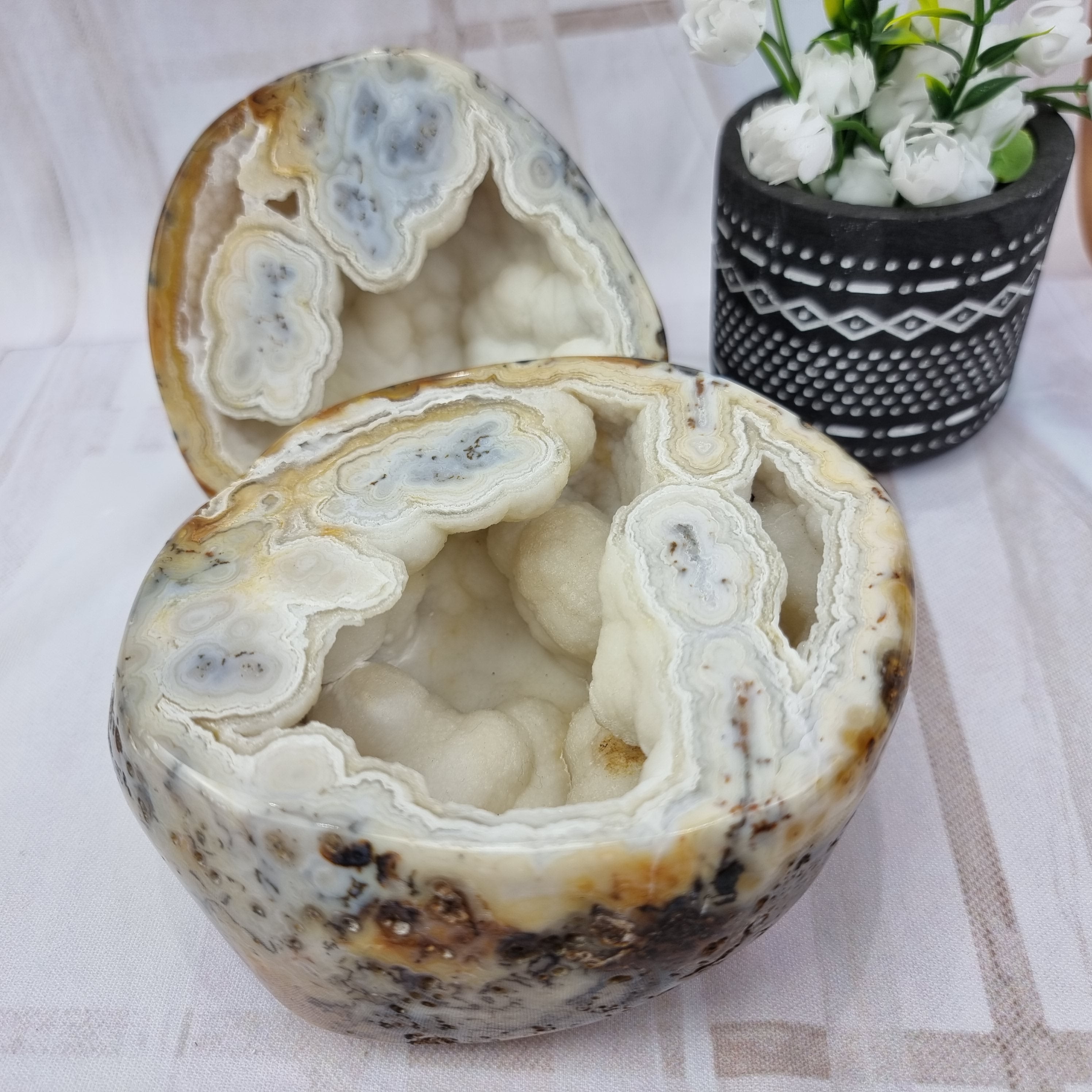 Porta joyas de geodas de ágata pulida con cristales de una pieza
