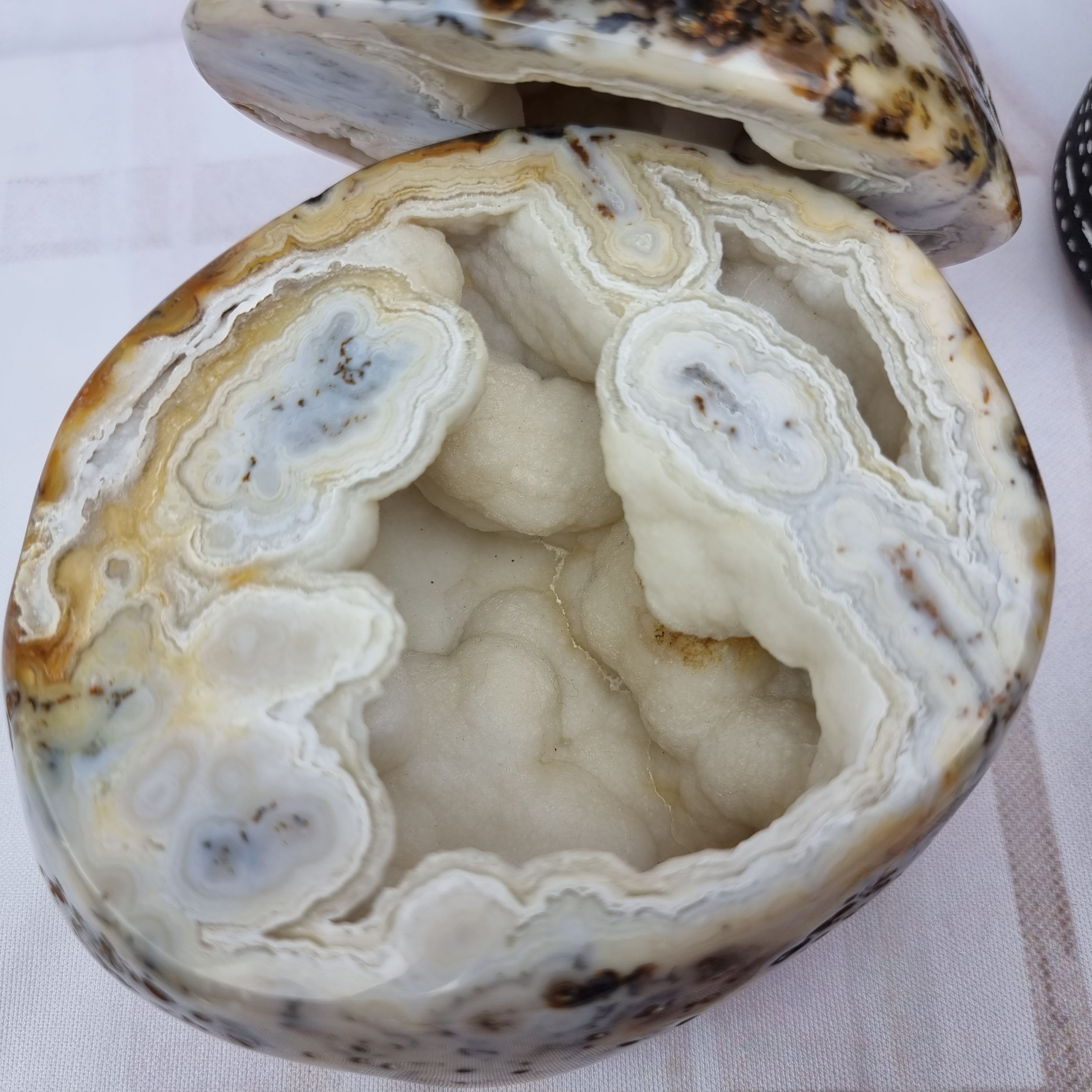 Porta joyas de geodas de ágata pulida con cristales de una pieza