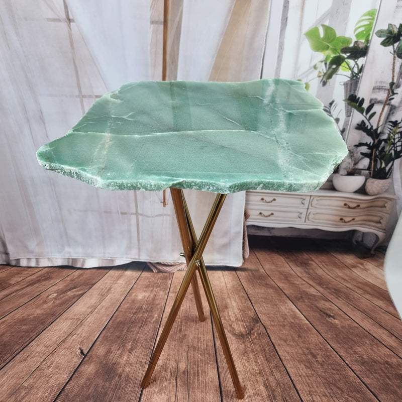 Mesa Lateral Quartzo Verde com base dourada 60 cm altura, peso total de 5 kg