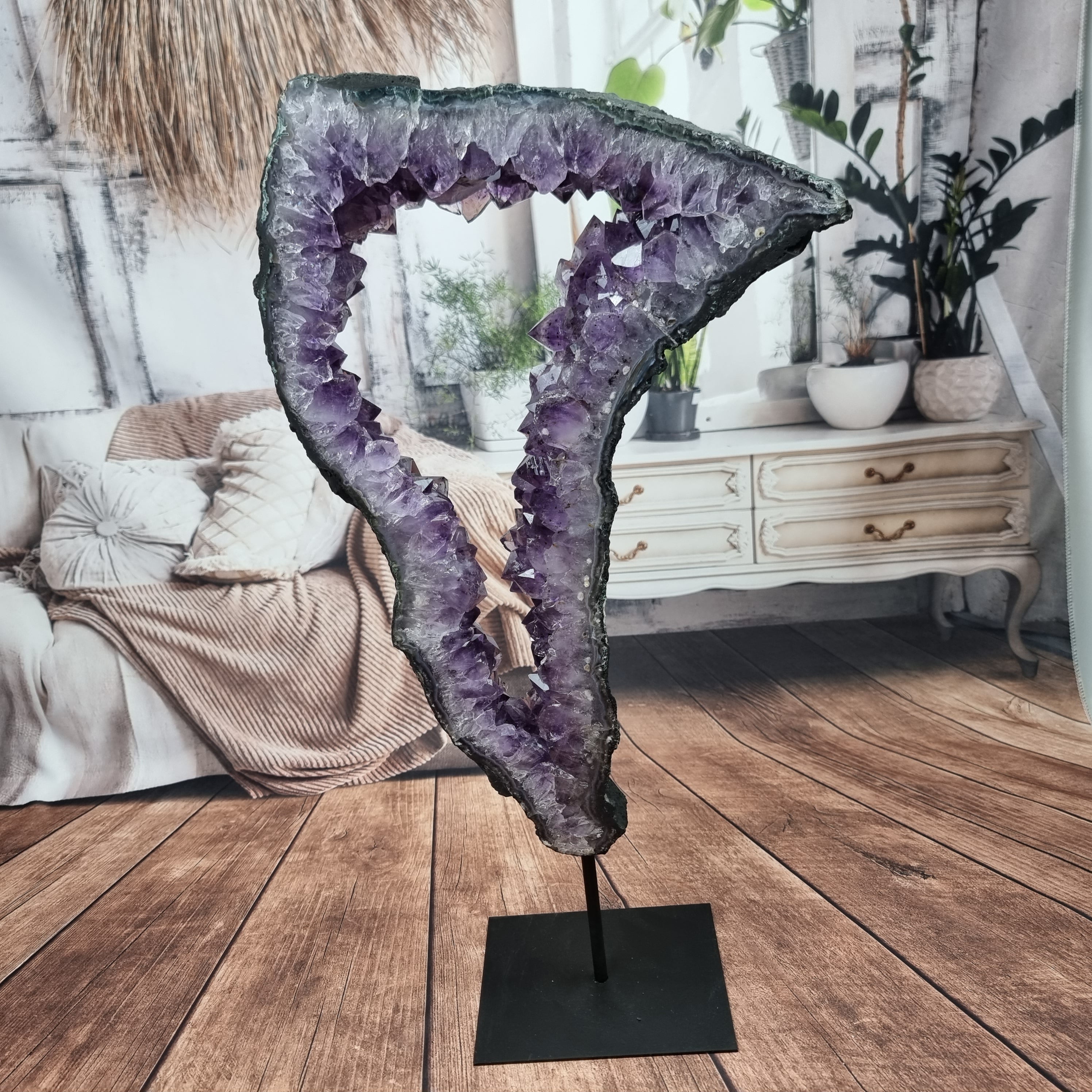 Argola de Ametista com Cristais Roxos | Base de ferro Preta | Peso 4,38 kgs, Altura 52 cm | Energia, Beleza e Sofisticação