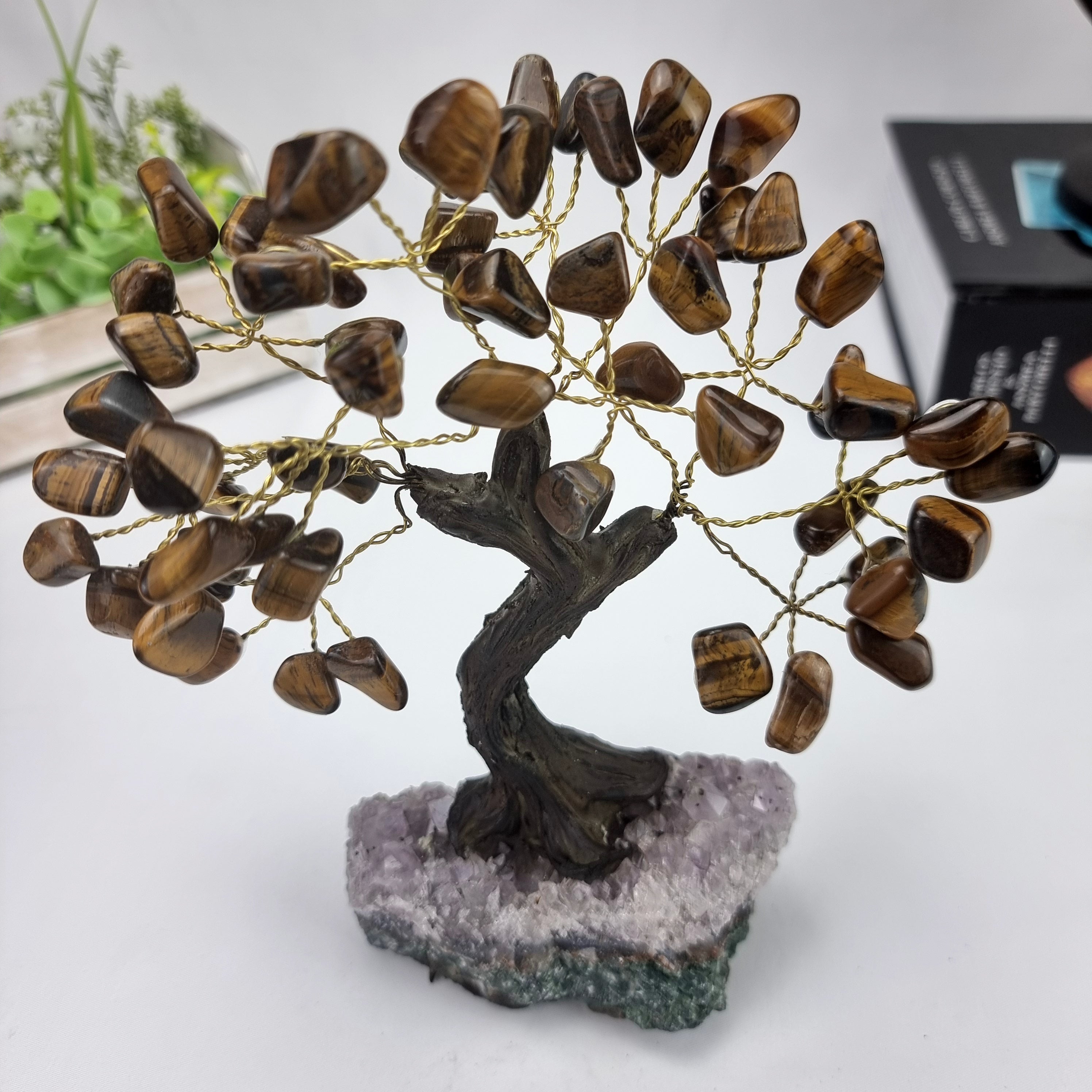 Árvore de OLHO DE TIGRE Natural | 60 Pedras, 12 galhos | Base de Ametista com 15 cm altura - Peça Artesanal BR Crystals