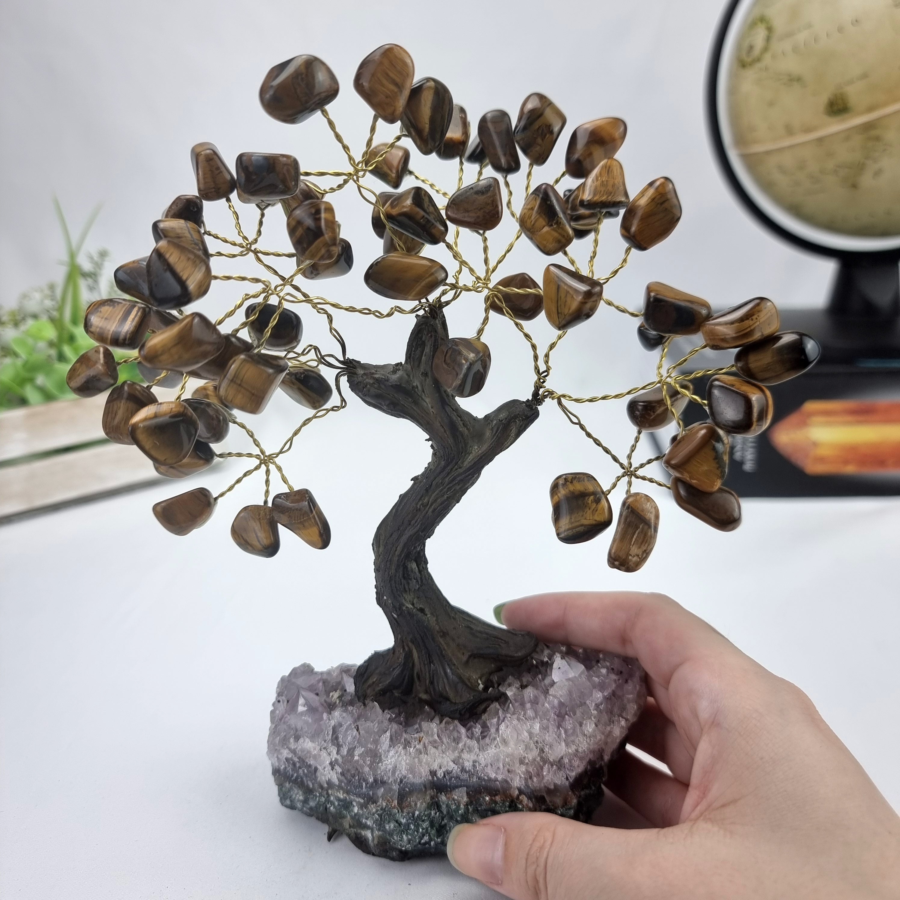 Árvore de OLHO DE TIGRE Natural | 60 Pedras, 12 galhos | Base de Ametista com 15 cm altura - Peça Artesanal BR Crystals