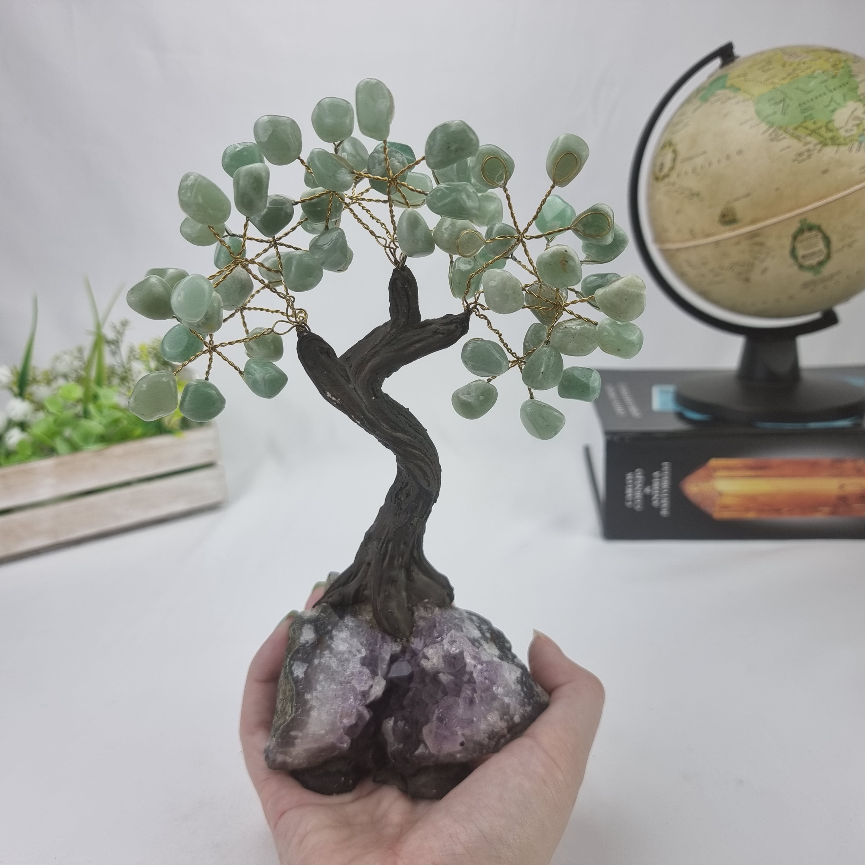 Árvore de QUARTZO VERDE Natural | 60 Pedras, 12 galhos | Base de Ametista com 15 cm altura - Peça Artesanal BR Crystals