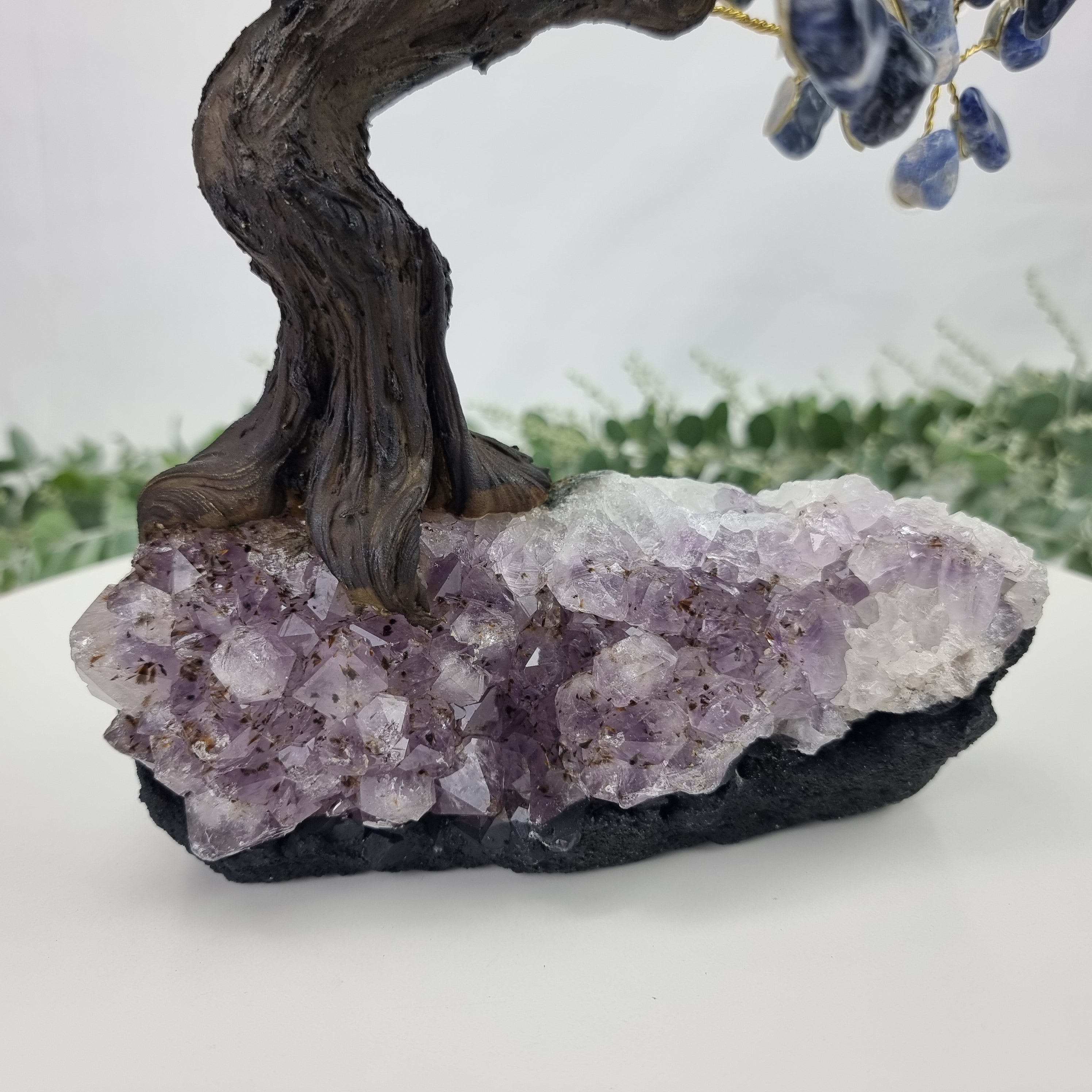 Árvore de SODALITA Natural | 120 Pedras, 24 galhos | Base de Ametista com 20 cm altura - Peça Artesanal BR Crystals