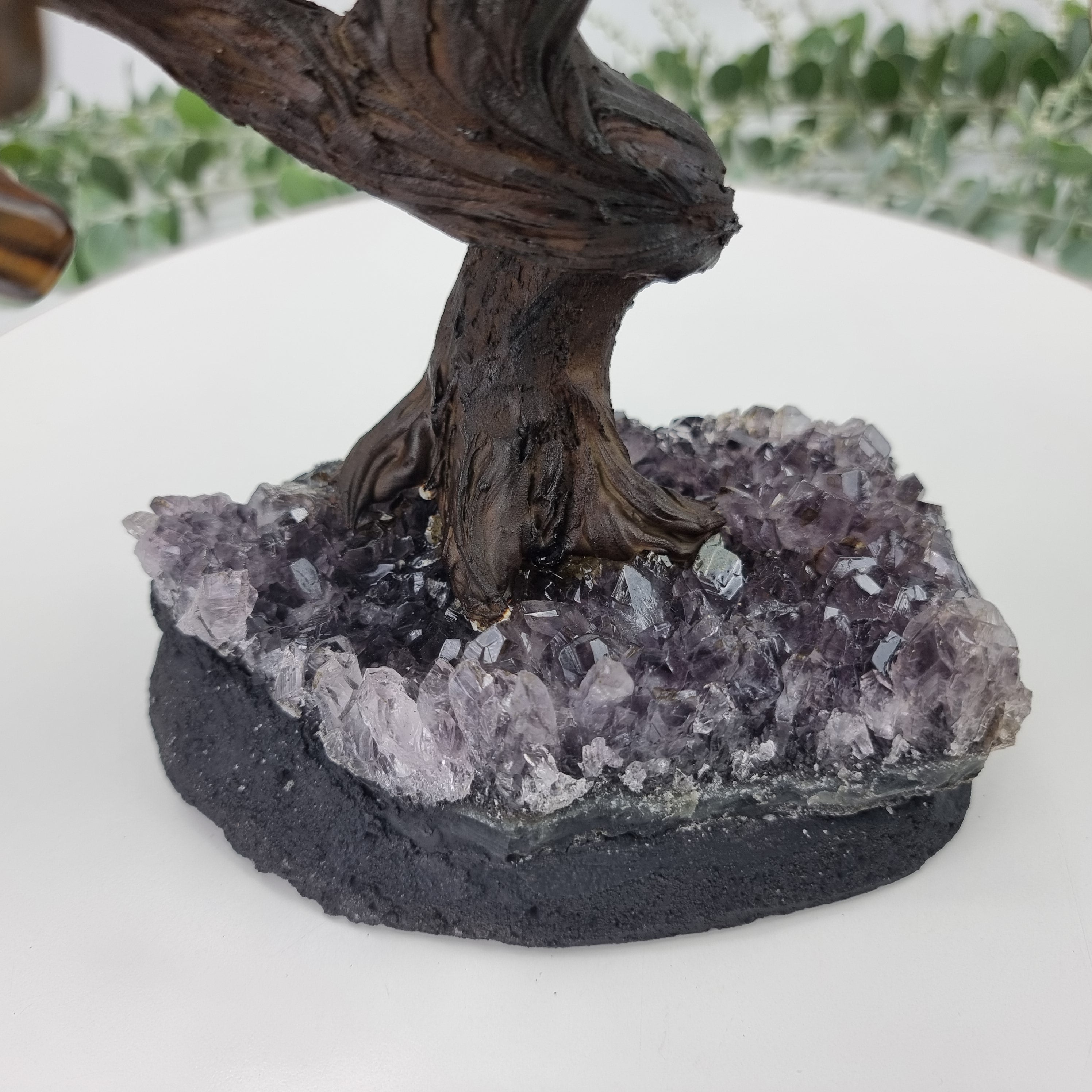 Árvore de OLHO DE TIGRE Natural | 120 Pedras, 24 galhos | Base de Ametista com 20 cm altura - Peça Artesanal BR Crystals