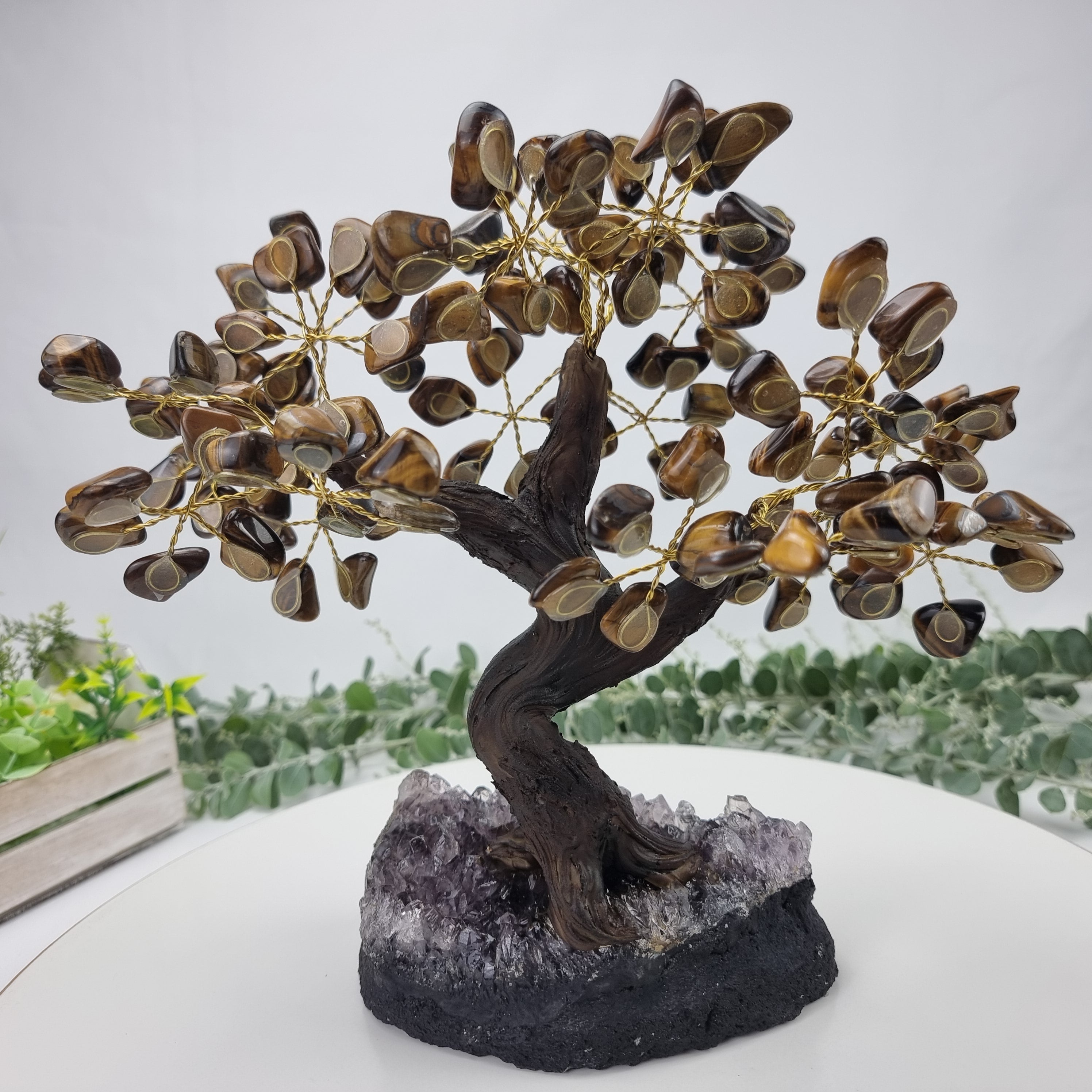 Árvore de OLHO DE TIGRE Natural | 120 Pedras, 24 galhos | Base de Ametista com 20 cm altura - Peça Artesanal BR Crystals