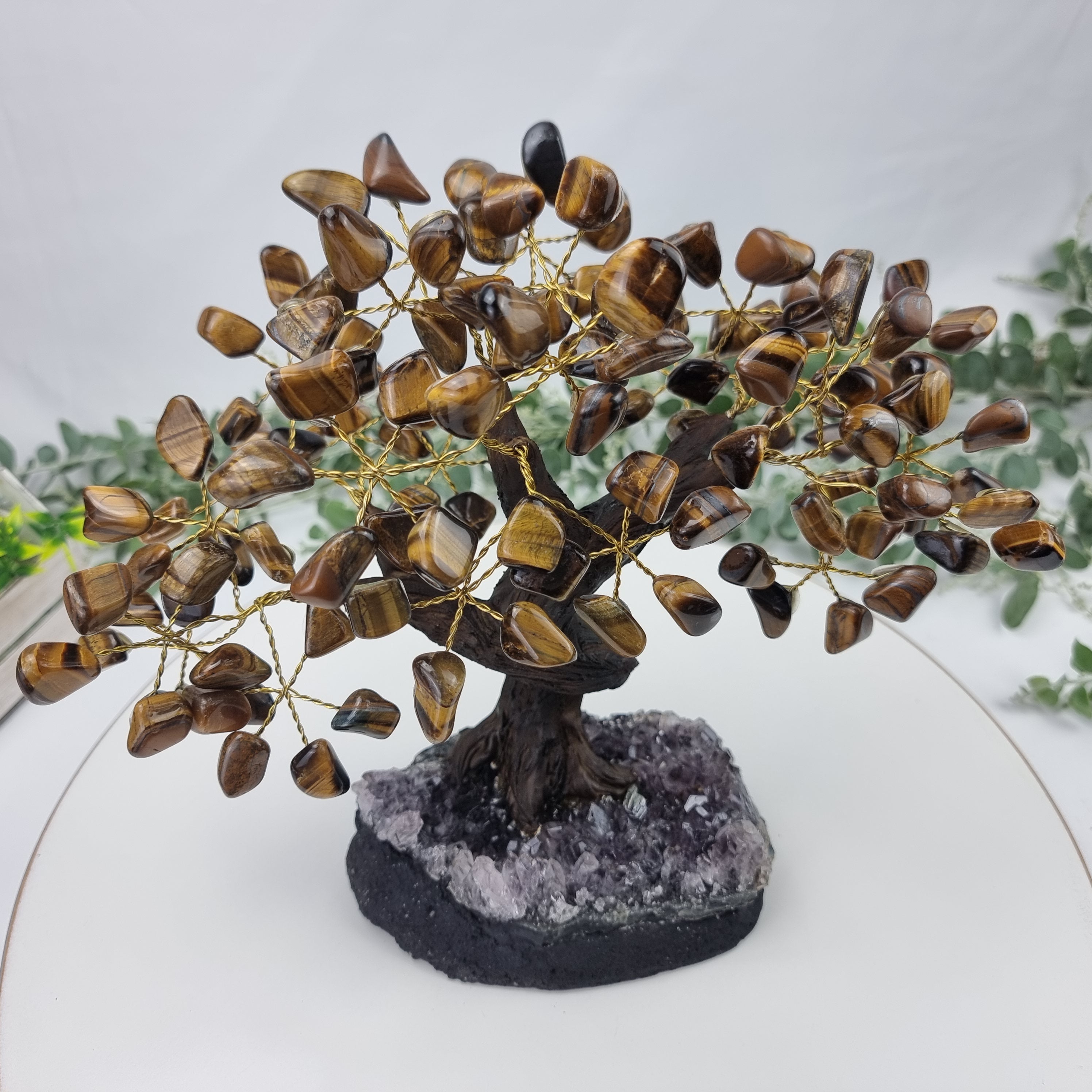 Árvore de OLHO DE TIGRE Natural | 120 Pedras, 24 galhos | Base de Ametista com 20 cm altura - Peça Artesanal BR Crystals