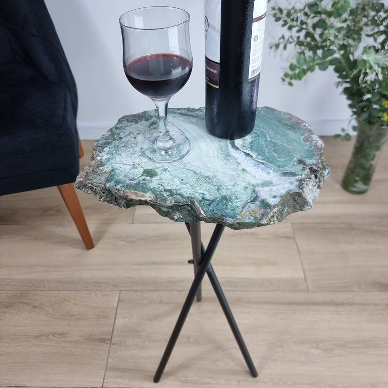 Mesa Lateral de Àgata Verde | Base Tripé Preta | Altura de 60 cm - Peça Artesanal BR Crystals