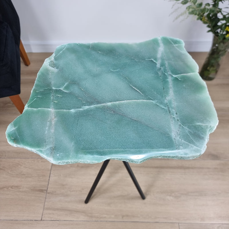 Mesa Lateral Quartzo Natural Verde Base Preta 60 CM Altura Peso 5 Kgs
