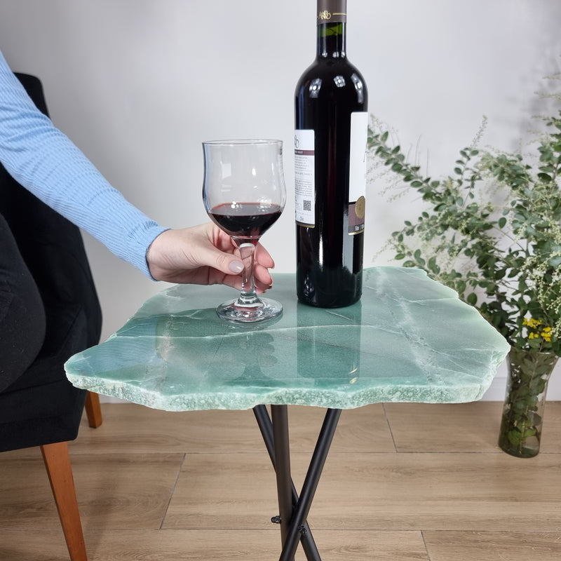 Mesa Lateral Quartzo Natural Verde Base Preta 60 CM Altura Peso 5 Kgs