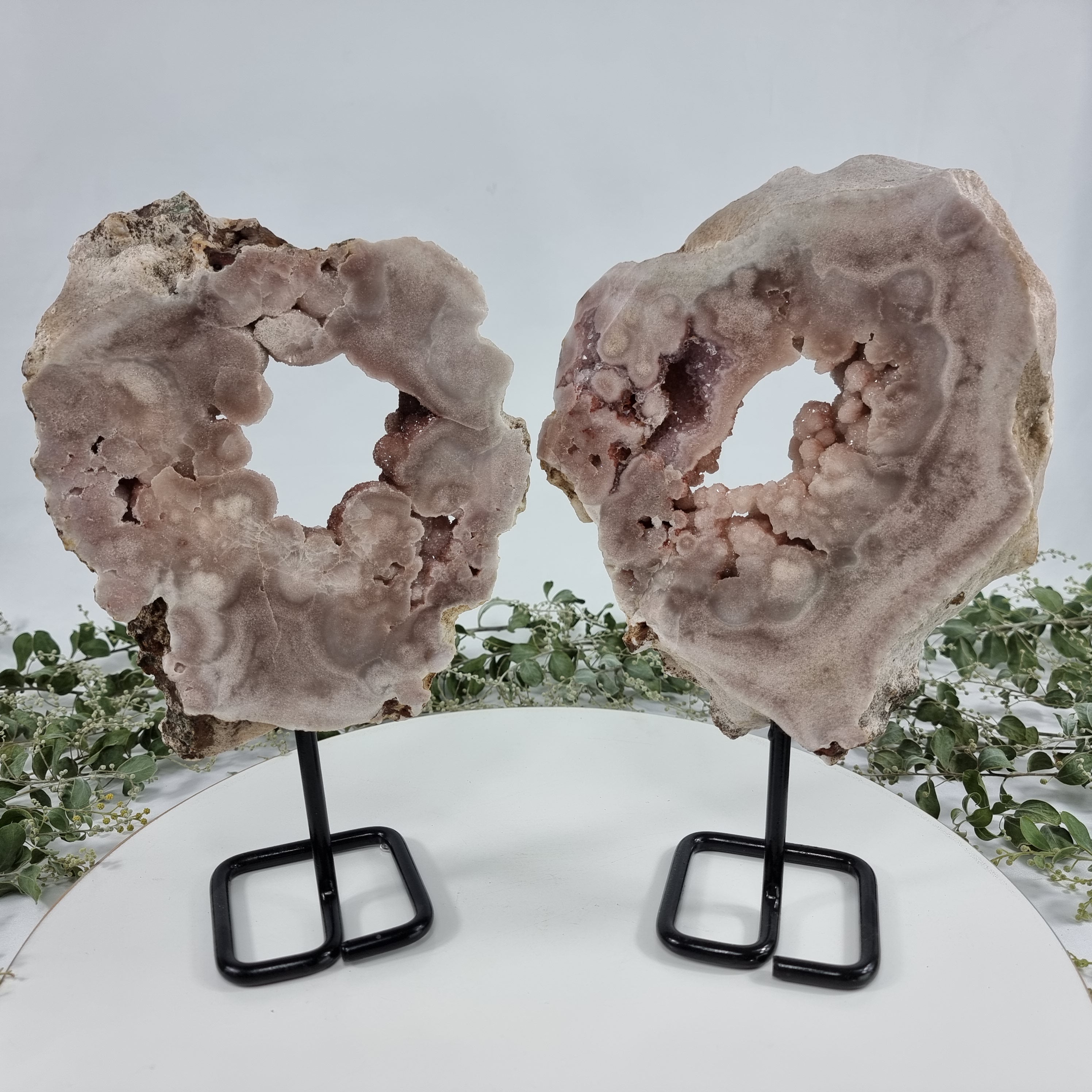 Drusa de Ametista Rosa Especial | Kit 2 Peças, Base de ferro Preta | Peso 3,10 kgs, Altura 28 cm | Energia, Beleza e Sofisticação