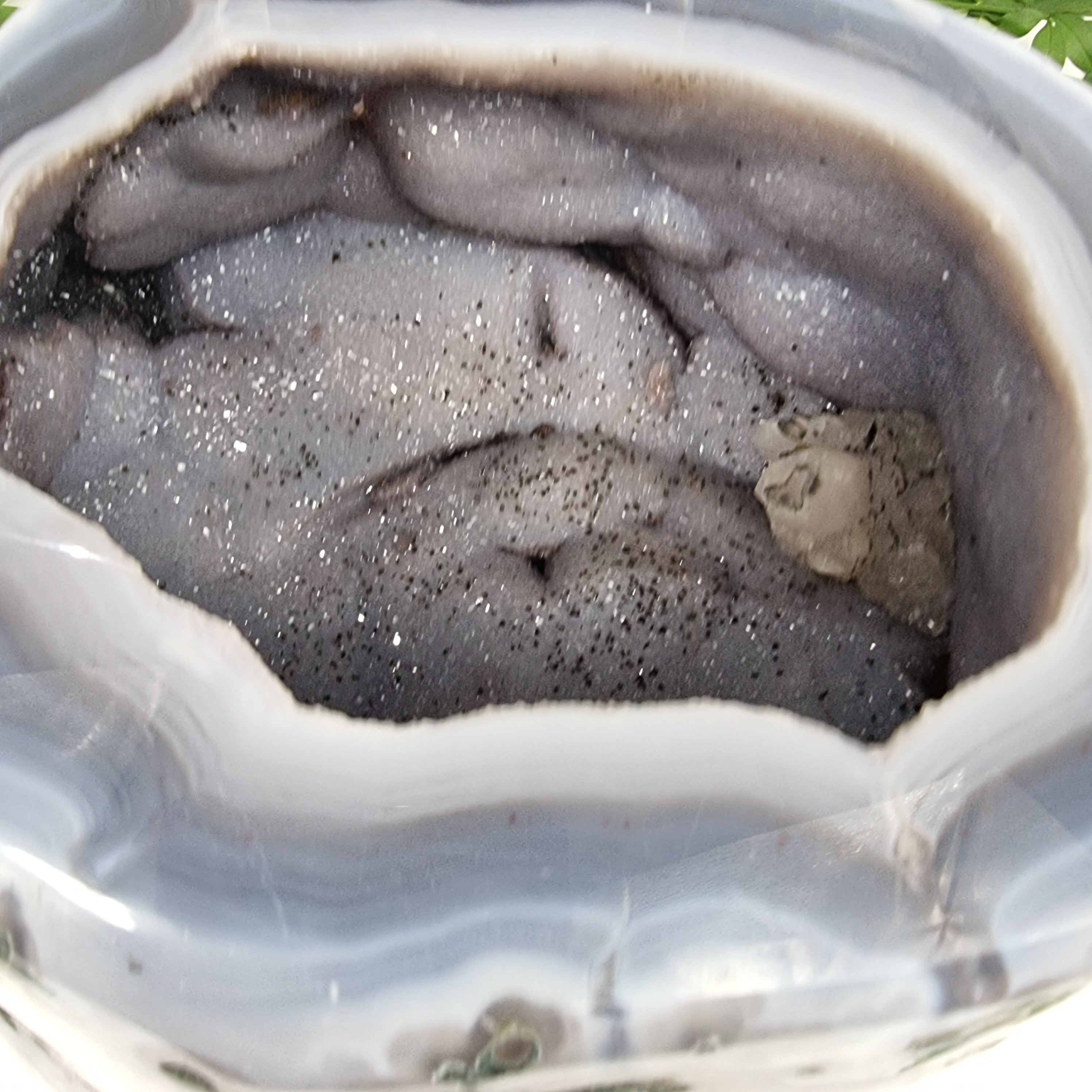 Porta joyas de geodas de ágata pulida con cristales de una pieza