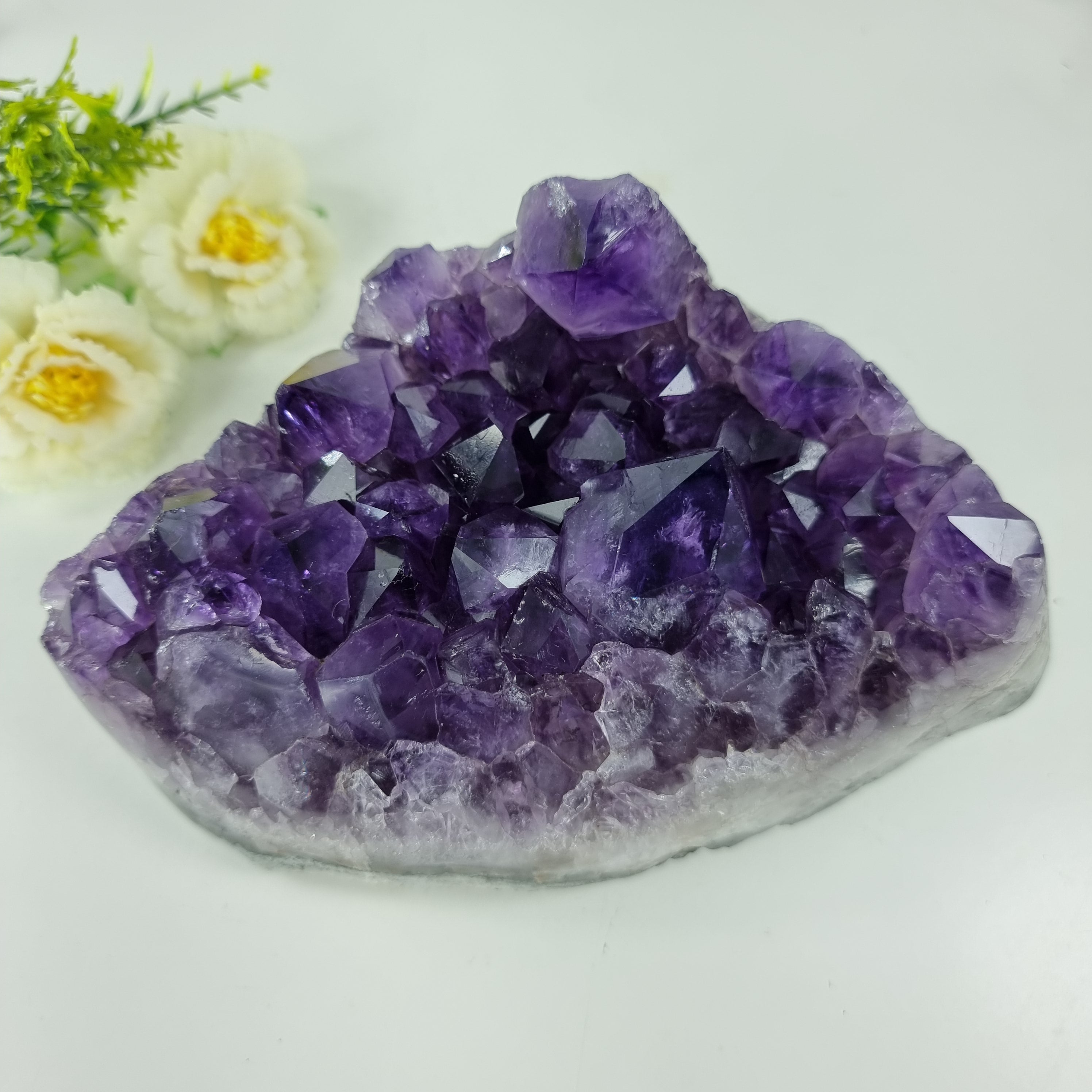 Ametista Drusa com Cristais Violeta peso com 1,573 Kgs, Energia, Beleza e Sofisticação