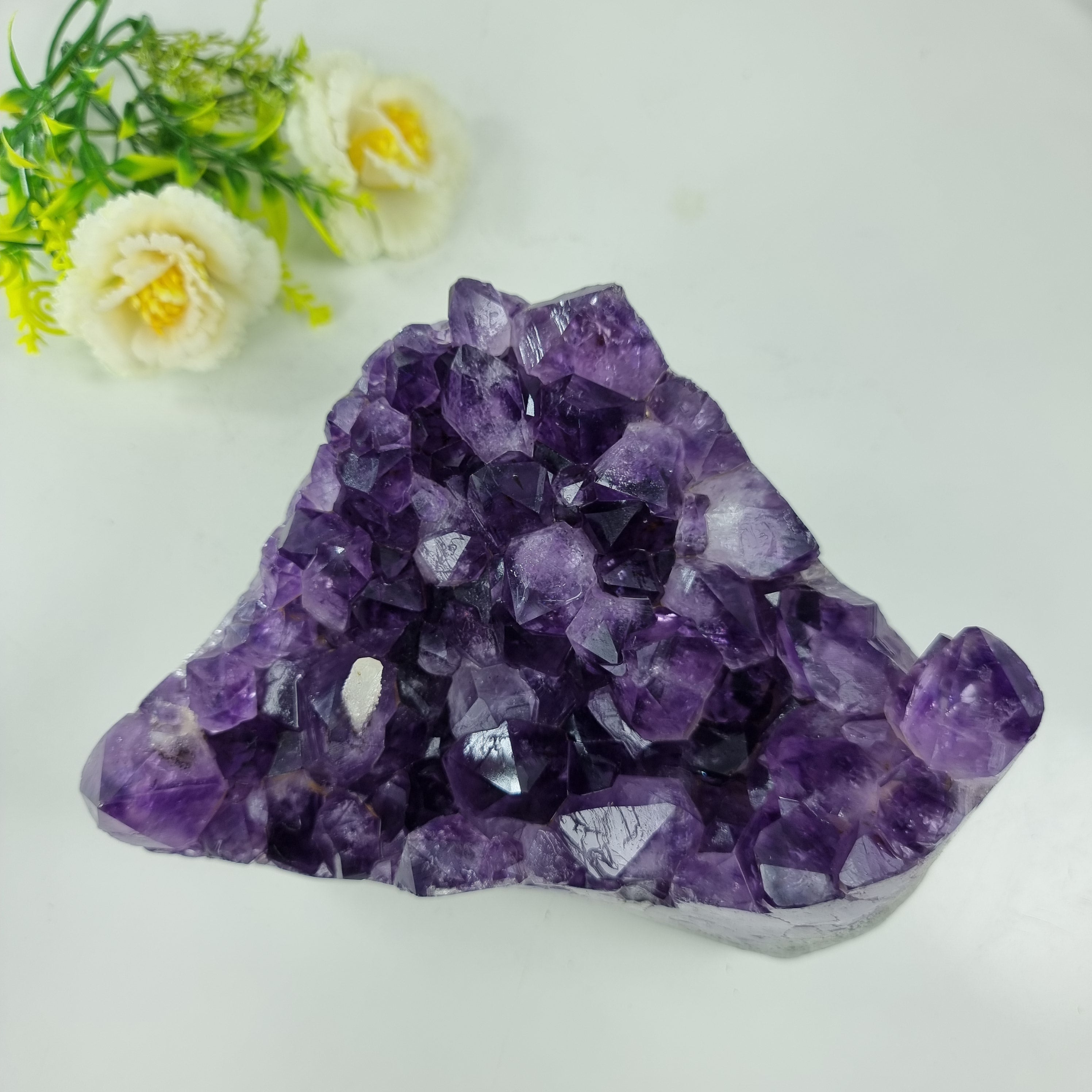 Ametista Drusa com Cristais Violeta peso com 1,678 Kgs, Energia, Beleza e Sofisticação