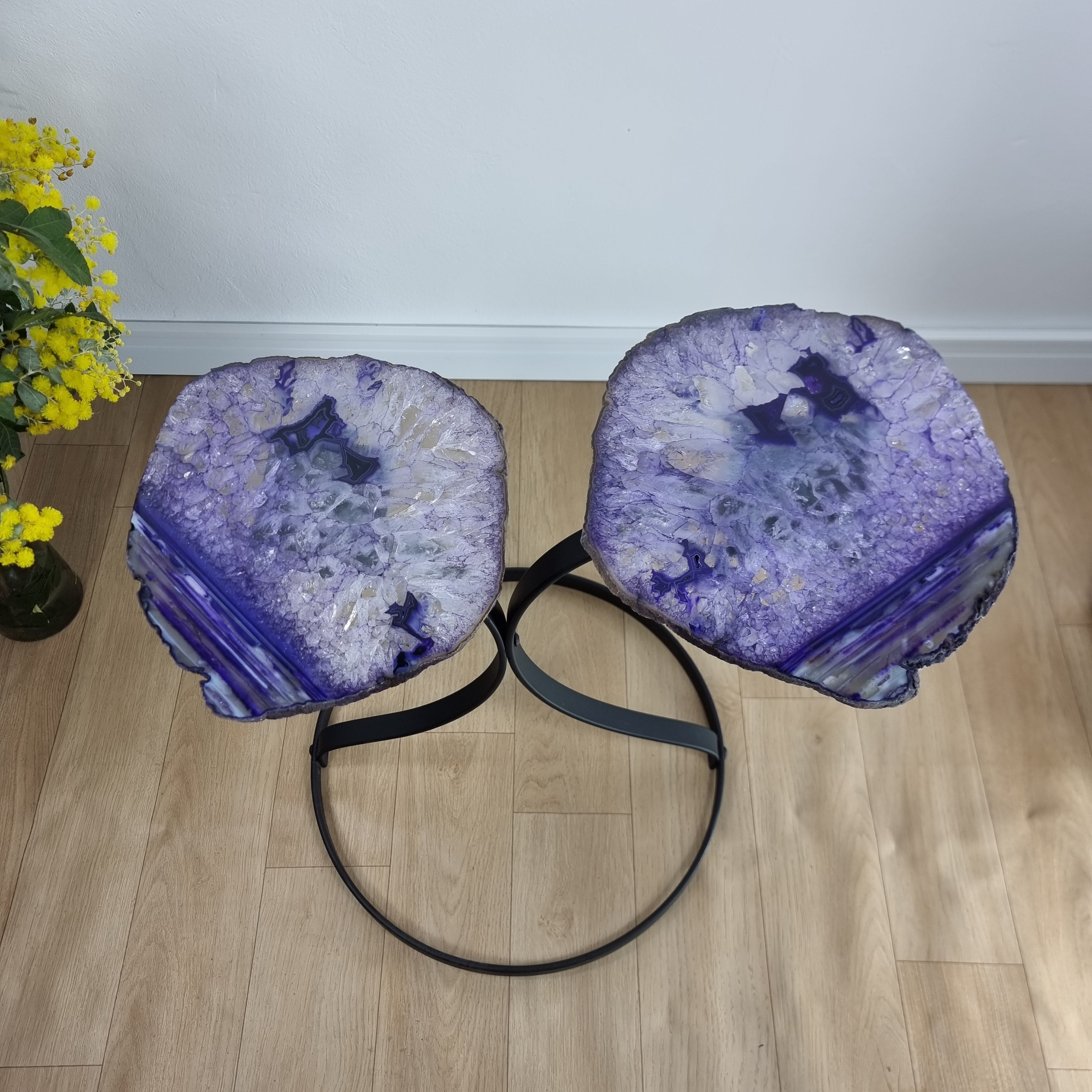 Mesa Lateral (PAR) de ÁGATAS Lílás com Banho | Base de Ferro Preta | Altura de 50 cm - Peça Artesanal BR Crystals