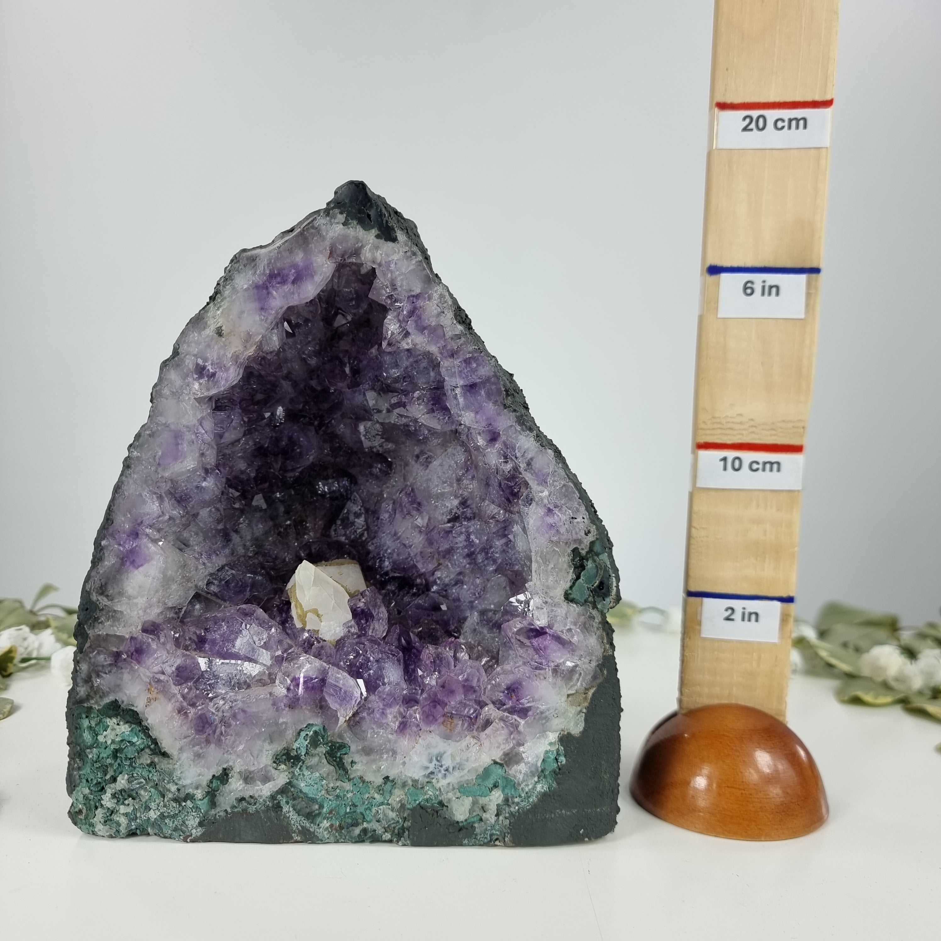 Capela em Ametista Bruta Drusa - Geodo de Ametista 3,35 Kgs, Energia, Beleza e Sofisticação