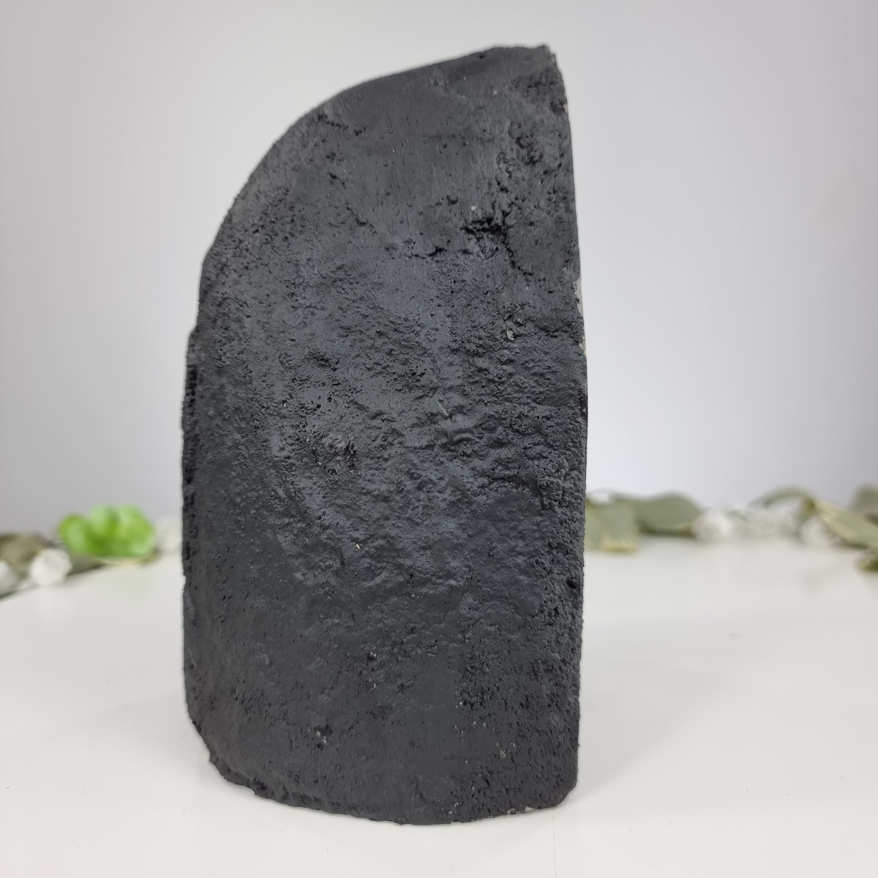 Capela em Ametista Bruta Drusa - Geodo de Ametista 2,40 Kgs, Energia, Beleza e Sofisticação