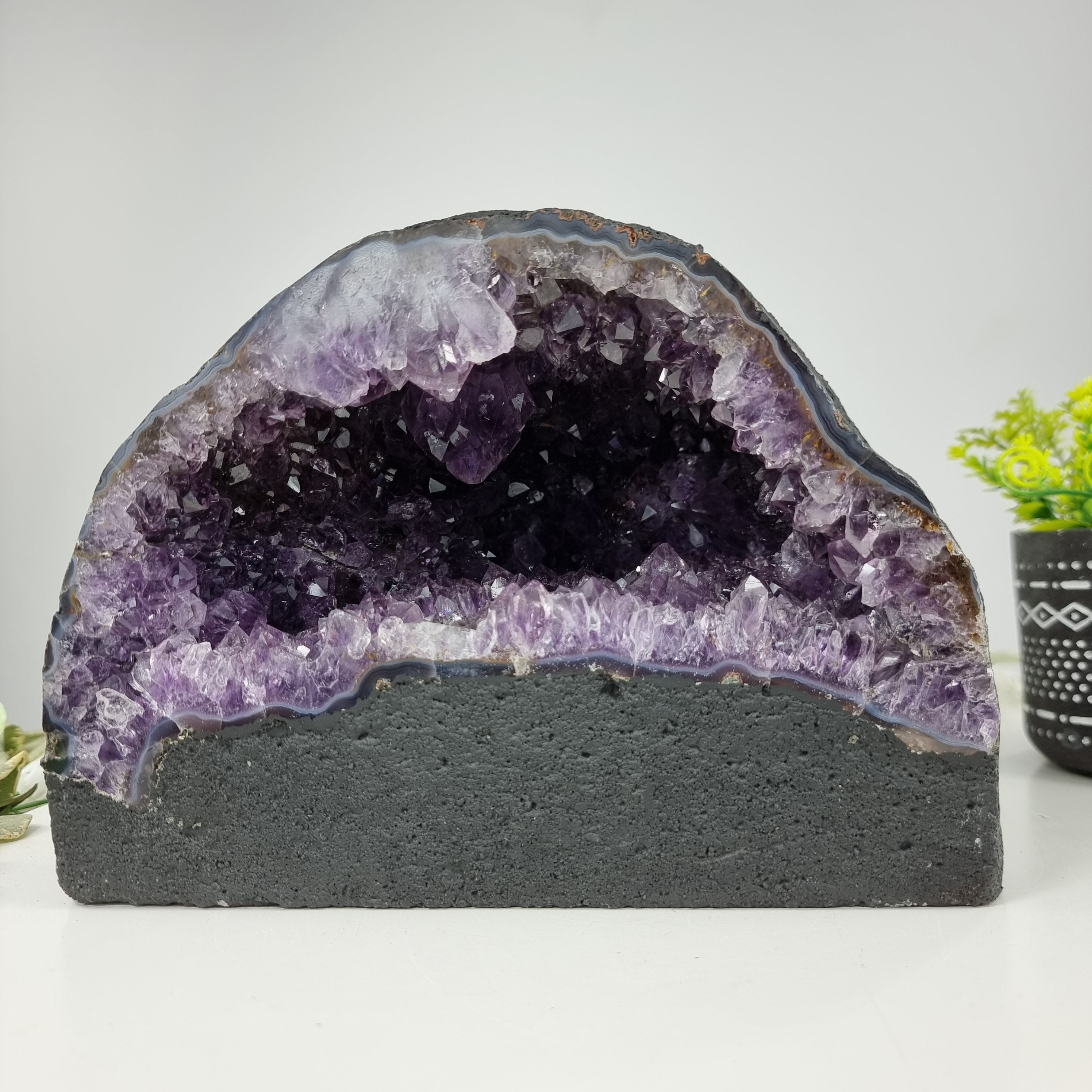 Capela em Ametista Bruta Drusa - Geodo de Ametista 5,00 Kgs, Energia, Beleza e Sofisticação