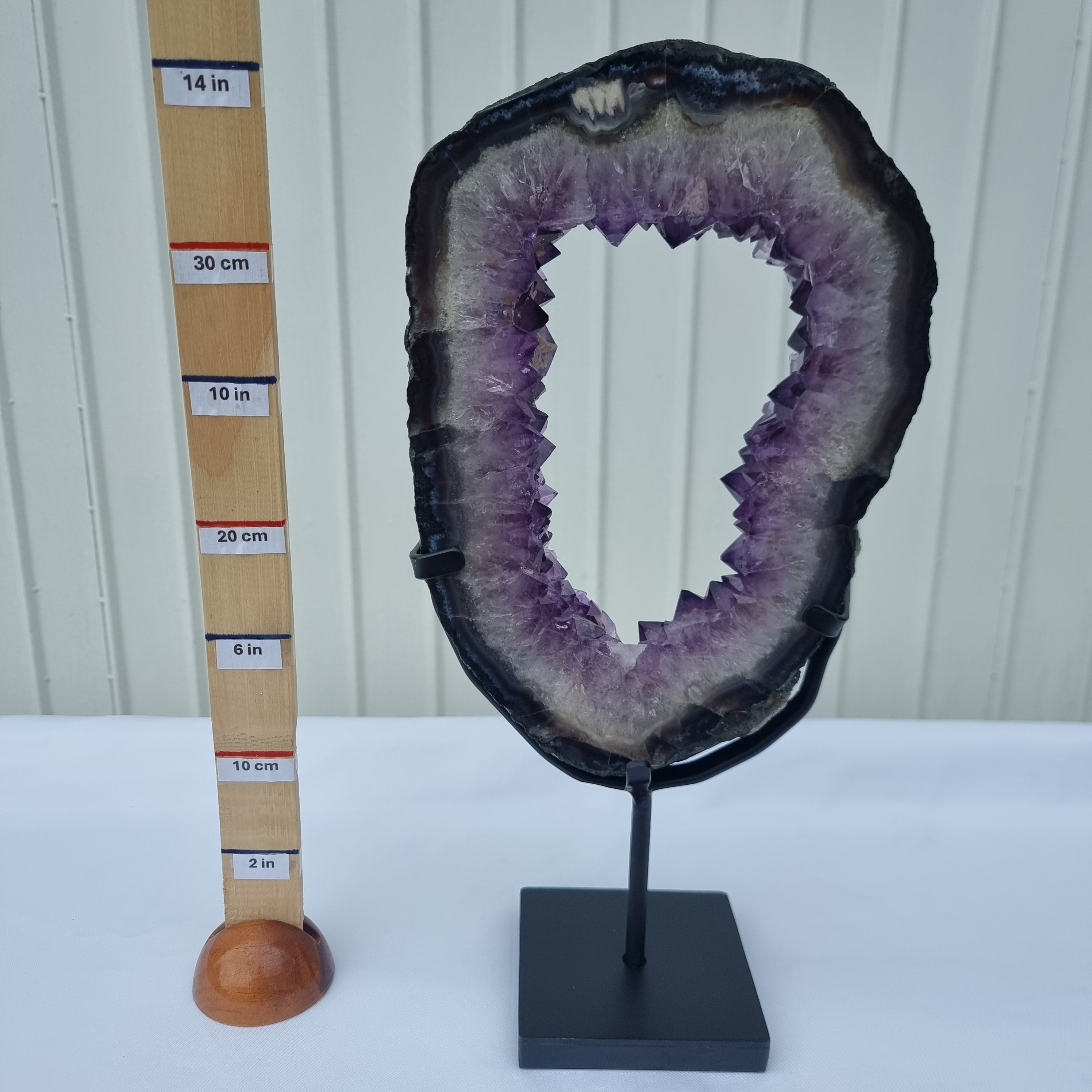 Argola de Ametista com Cristais Roxos | Base de ferro Preta | Peso 3,25 kgs, Altura 39 cm | Energia, Beleza e Sofisticação