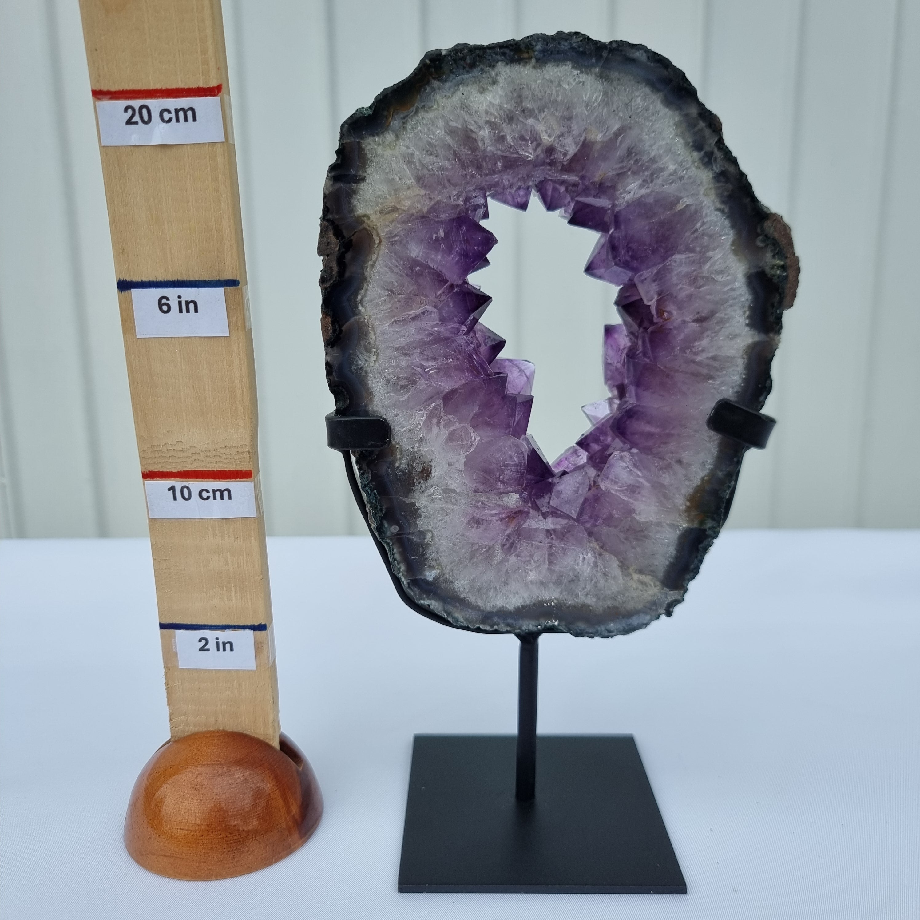 Argola de Ametista com Cristais Roxos | Base de ferro Preta | Peso 1,30 kgs, Altura 23 cm | Energia, Beleza e Sofisticação