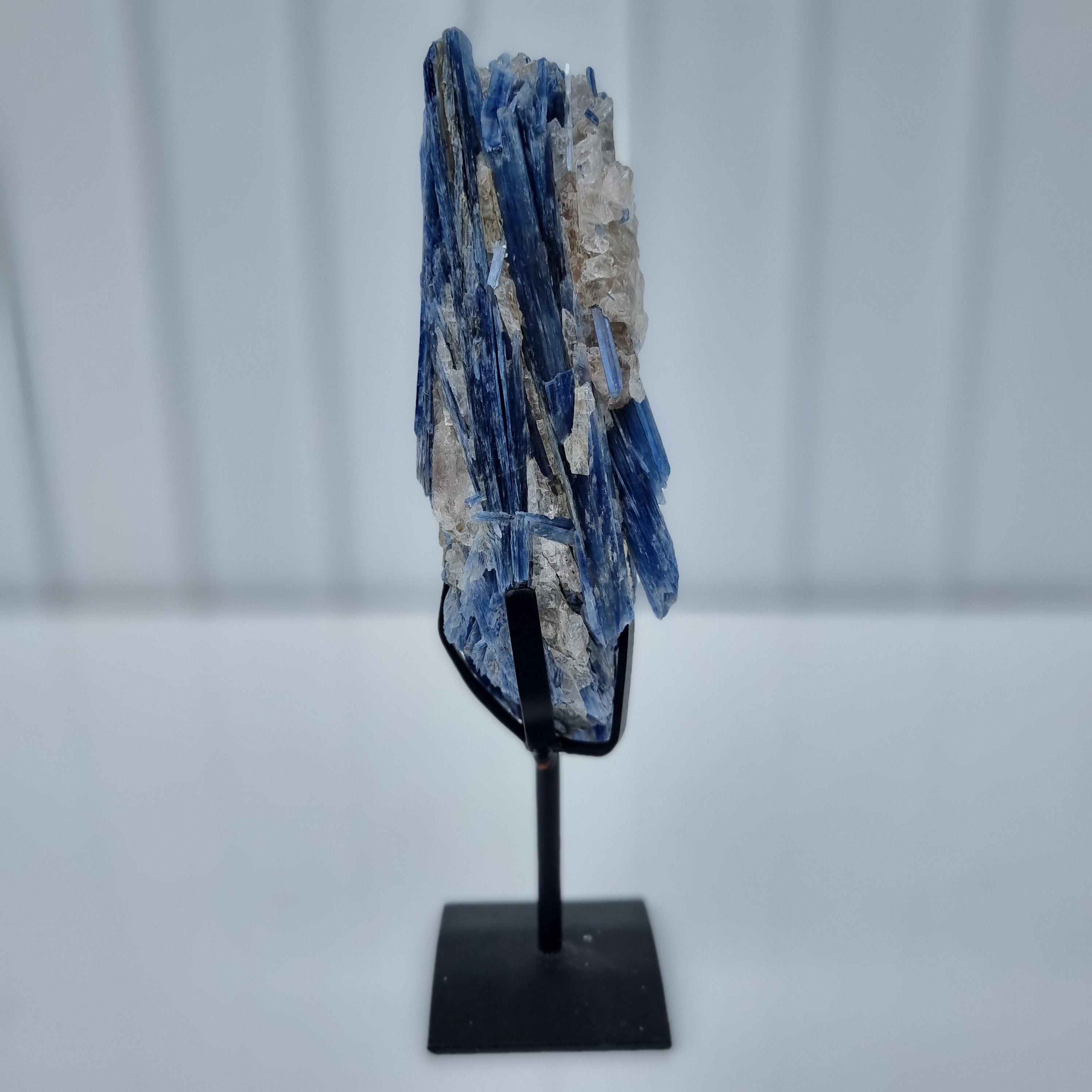 Cianita Natural Especial | Peso 0,70 Kgs, Altura 24 cm | Energia, Beleza e Sofisticação