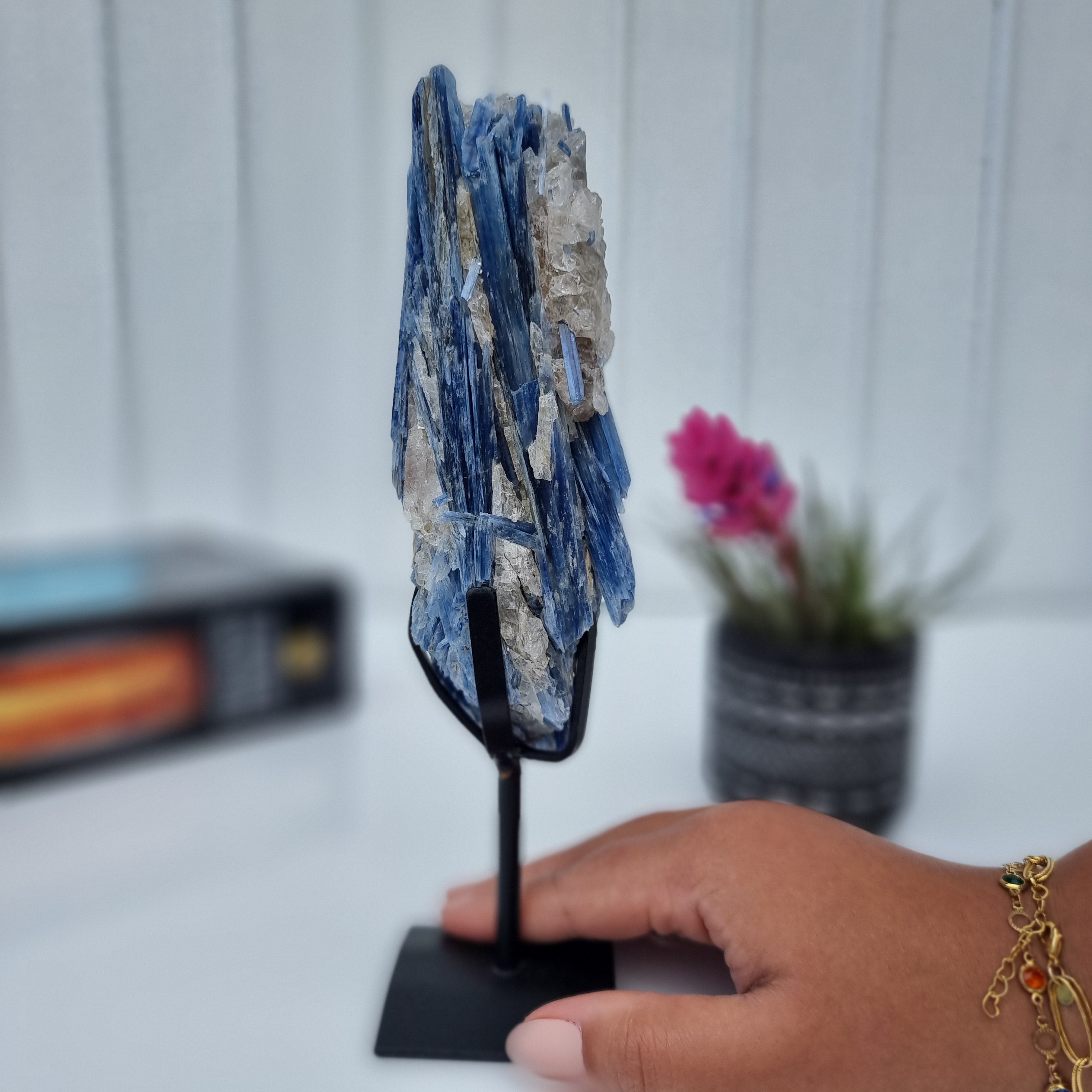 Cianita Natural Especial | Peso 0,70 Kgs, Altura 24 cm | Energia, Beleza e Sofisticação