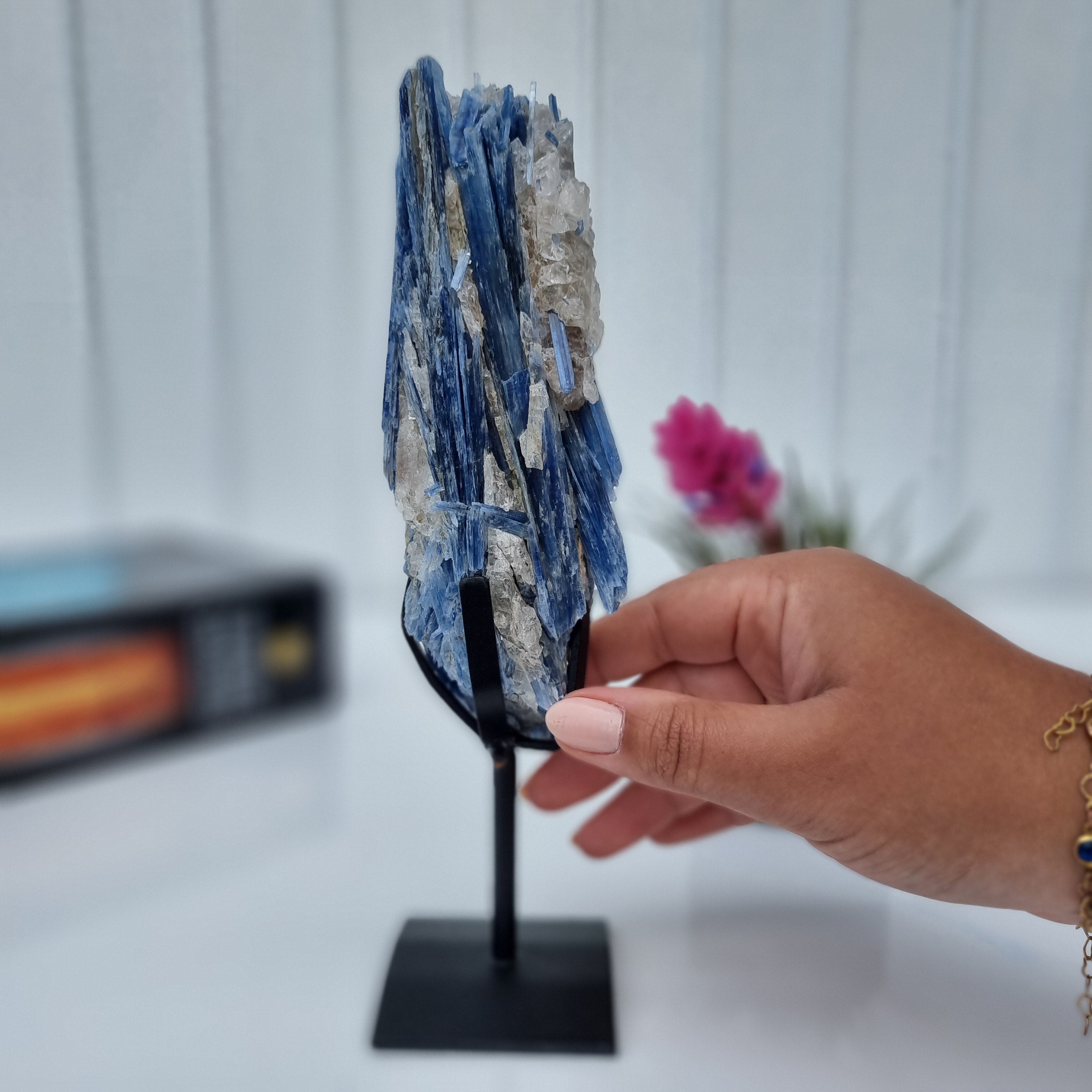 Cianita Natural Especial | Peso 0,70 Kgs, Altura 24 cm | Energia, Beleza e Sofisticação
