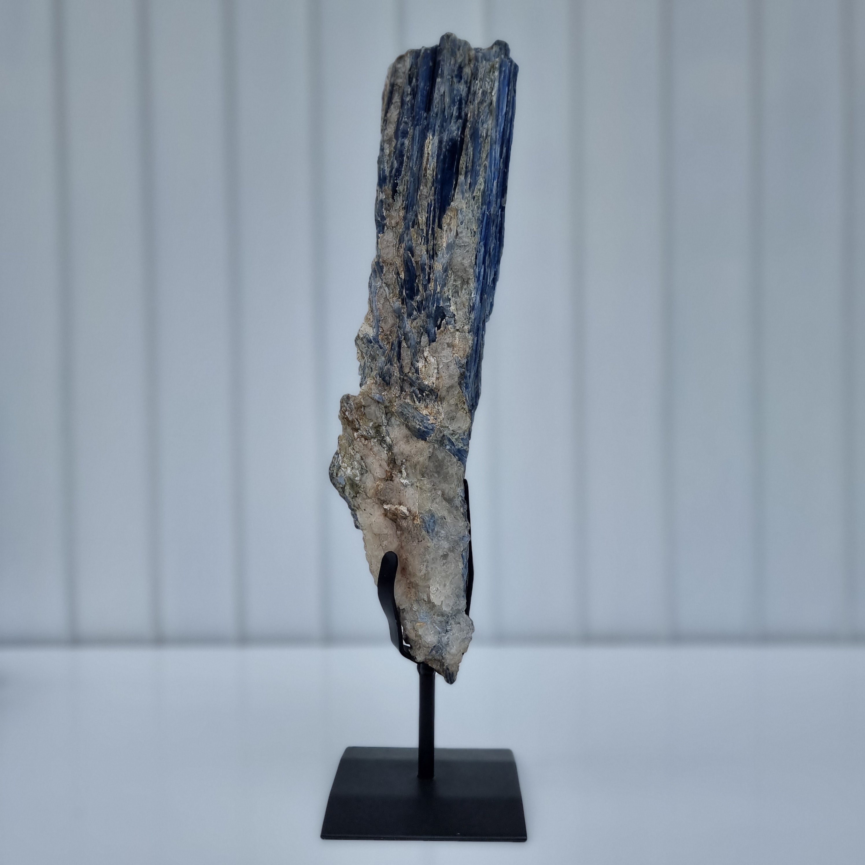 Cianita Natural Especial | Peso 2,60 Kgs, Altura 44 cm | Energia, Beleza e Sofisticação