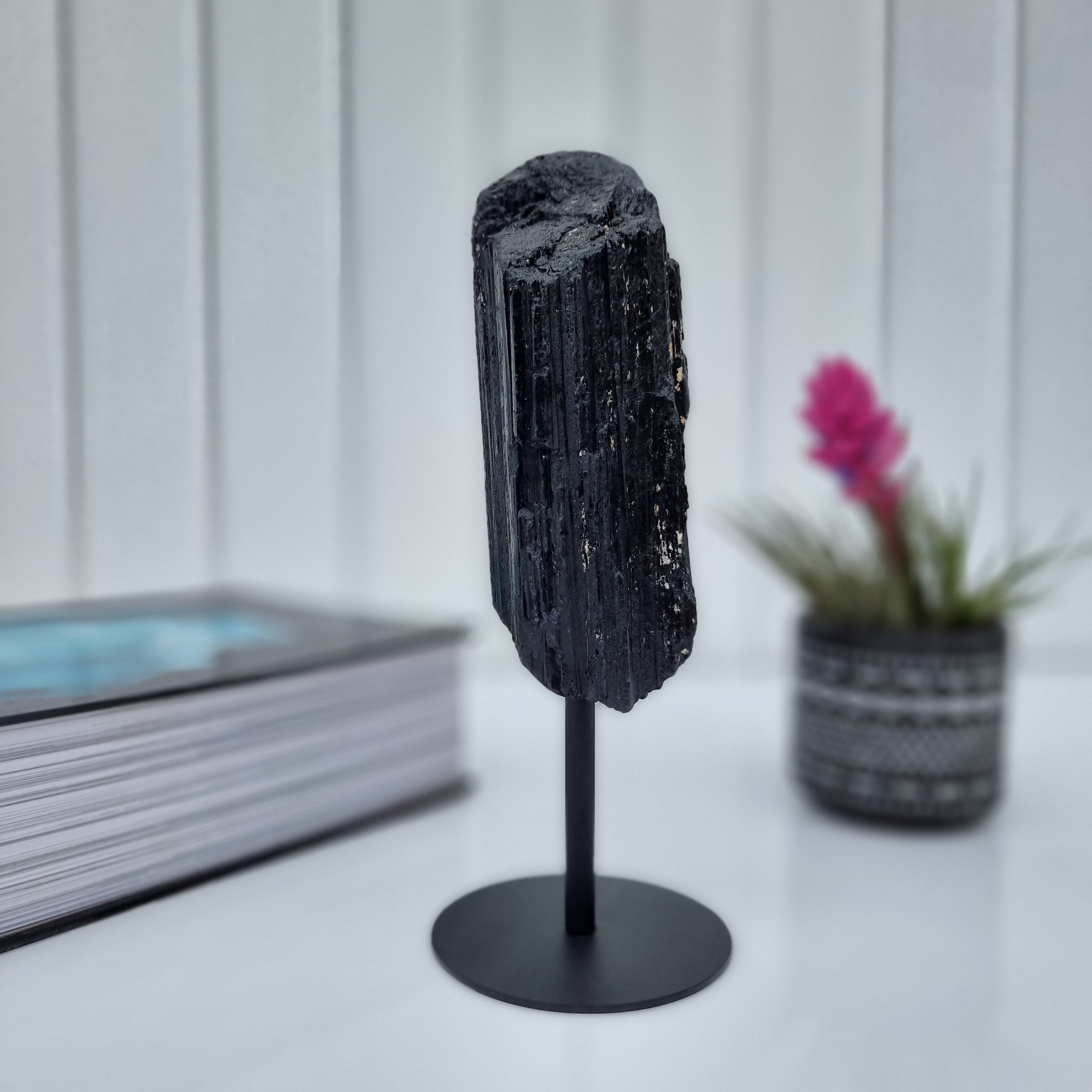 Turmalina Negra Natural Super Especial | Peso 1,00 Kgs, Altura 20 cm | Energia, Beleza e Sofisticação