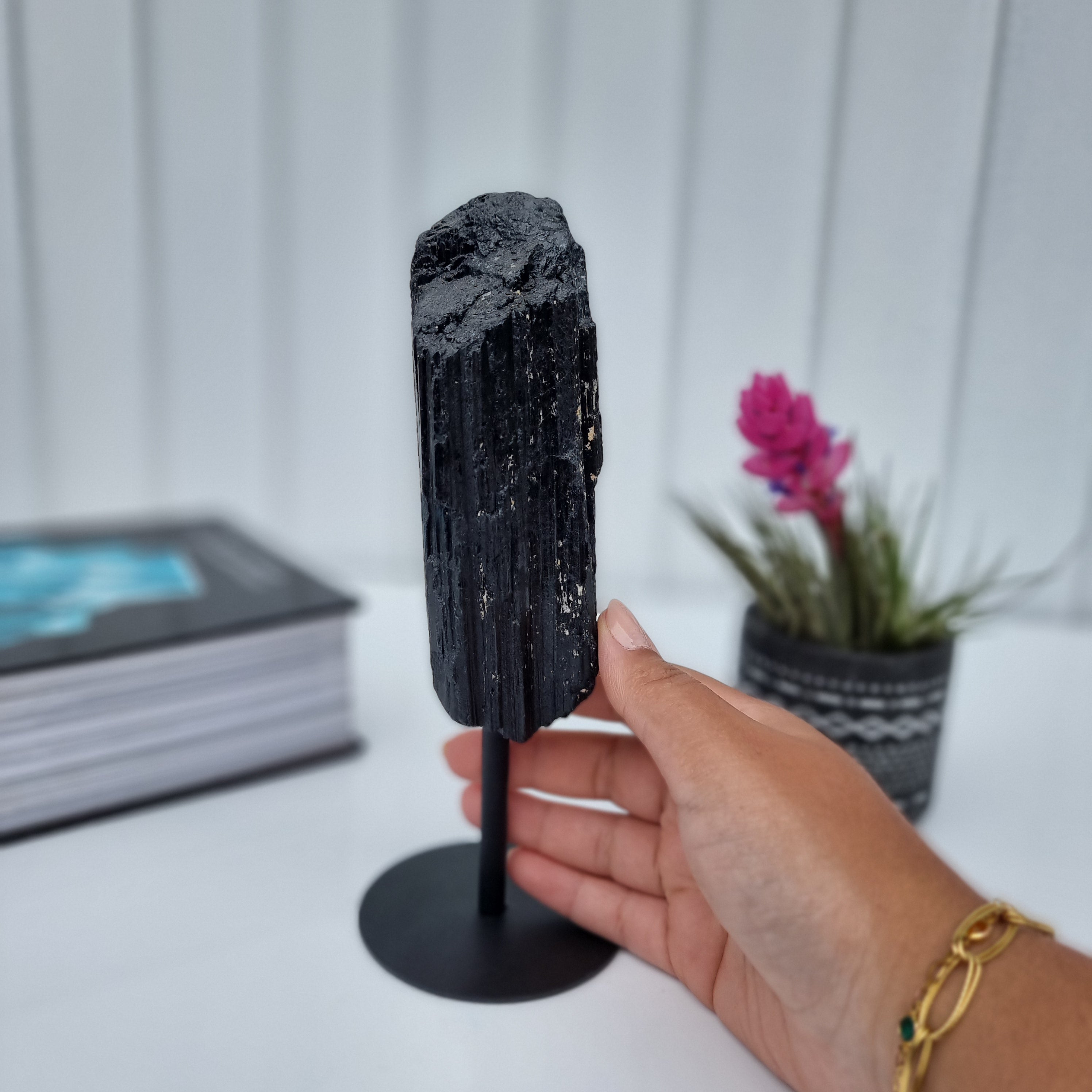 Turmalina Negra Natural Super Especial | Peso 1,00 Kgs, Altura 20 cm | Energia, Beleza e Sofisticação