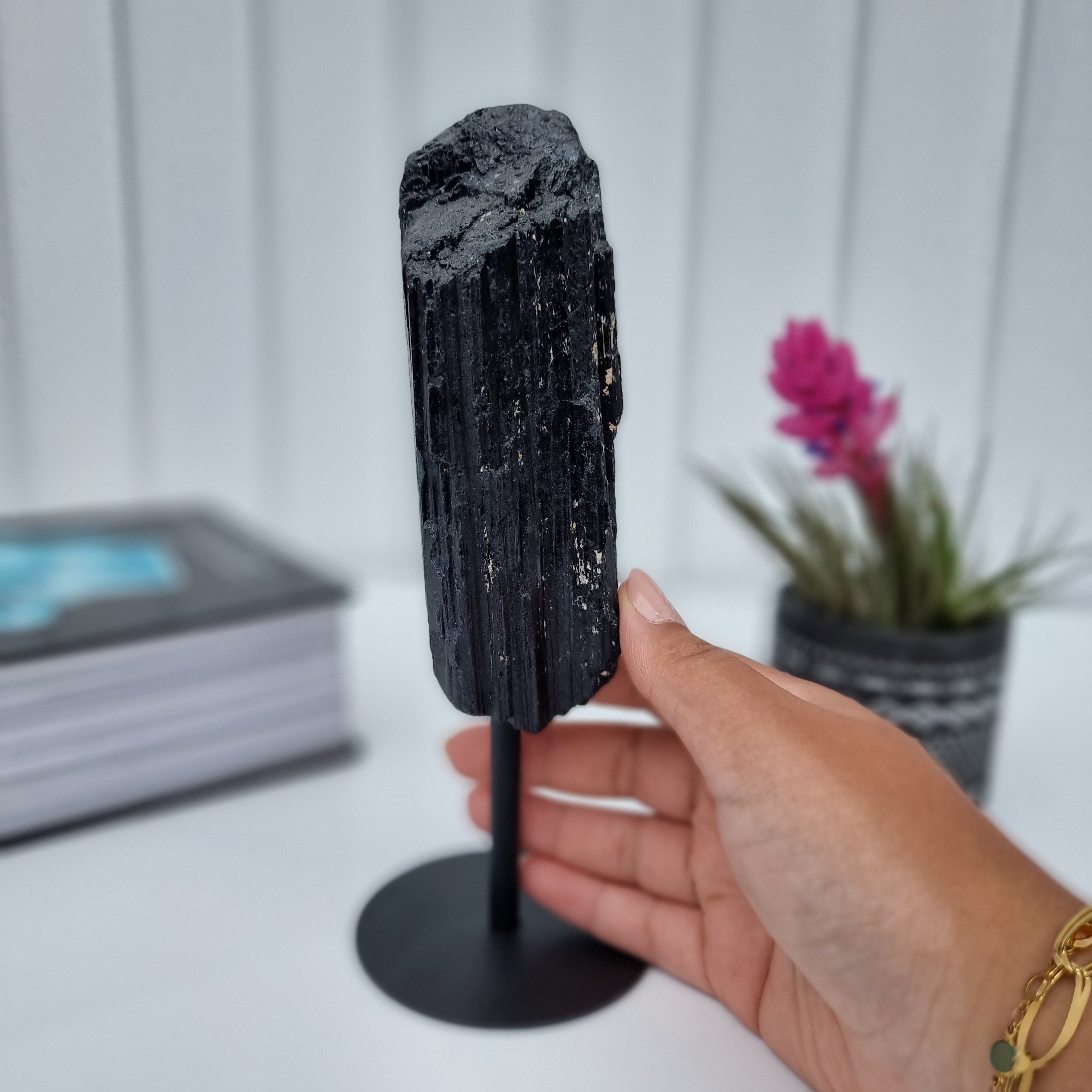 Turmalina Negra Natural Super Especial | Peso 1,00 Kgs, Altura 20 cm | Energia, Beleza e Sofisticação