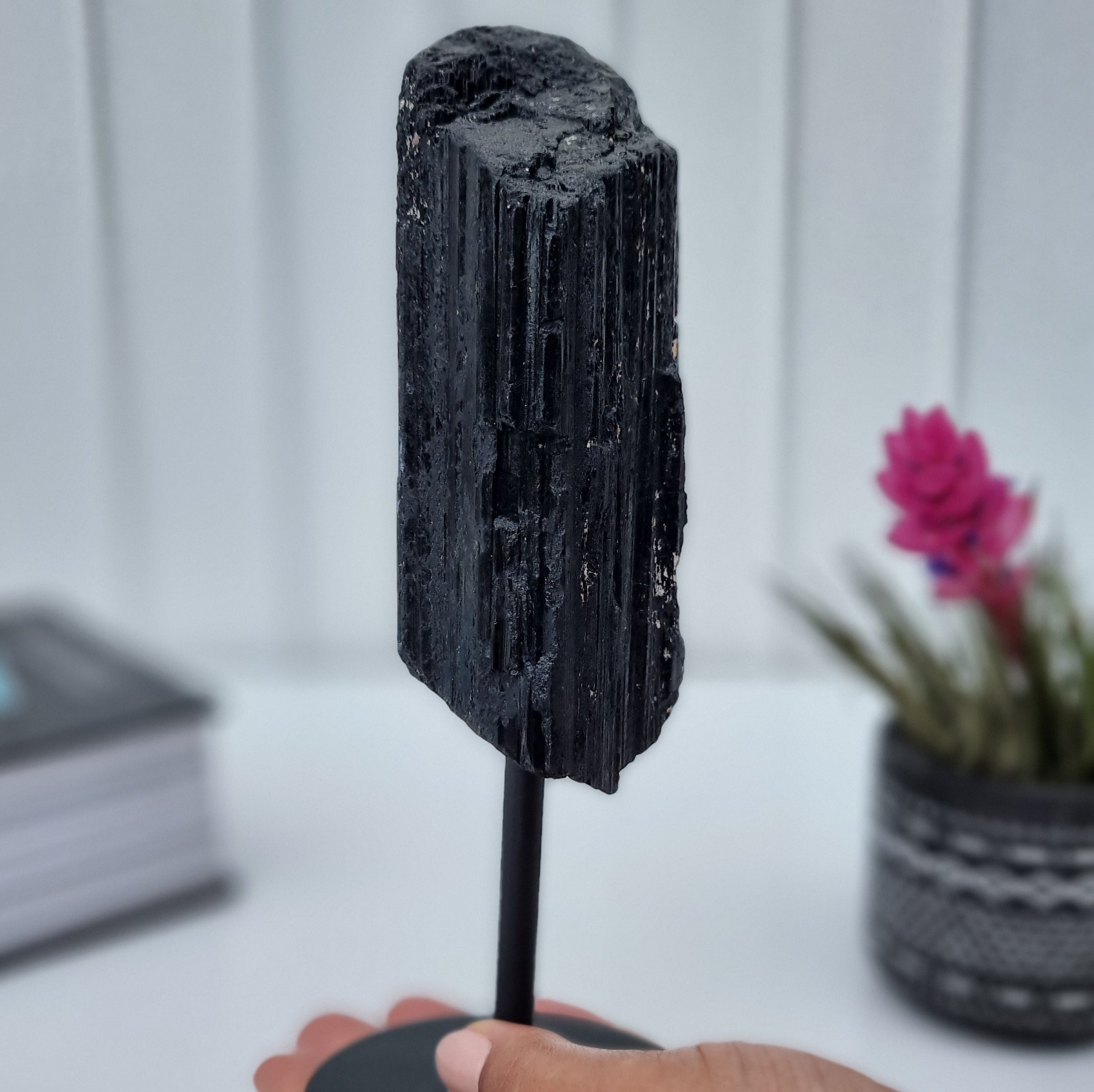 Turmalina Negra Natural Super Especial | Peso 1,00 Kgs, Altura 20 cm | Energia, Beleza e Sofisticação