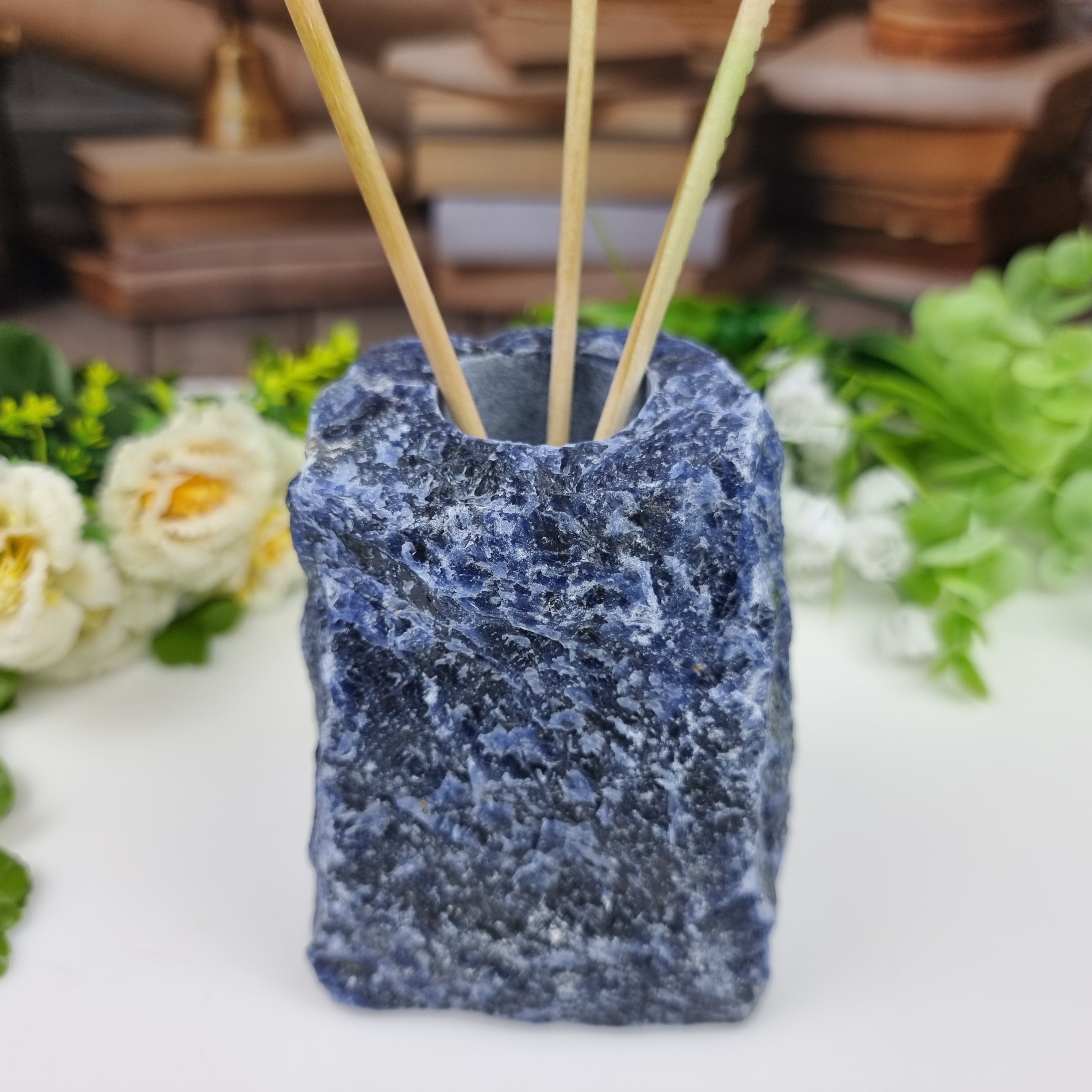 Natural Stone Assorted Quartz Diffuser height 15 cm and total weight 1.50 kg