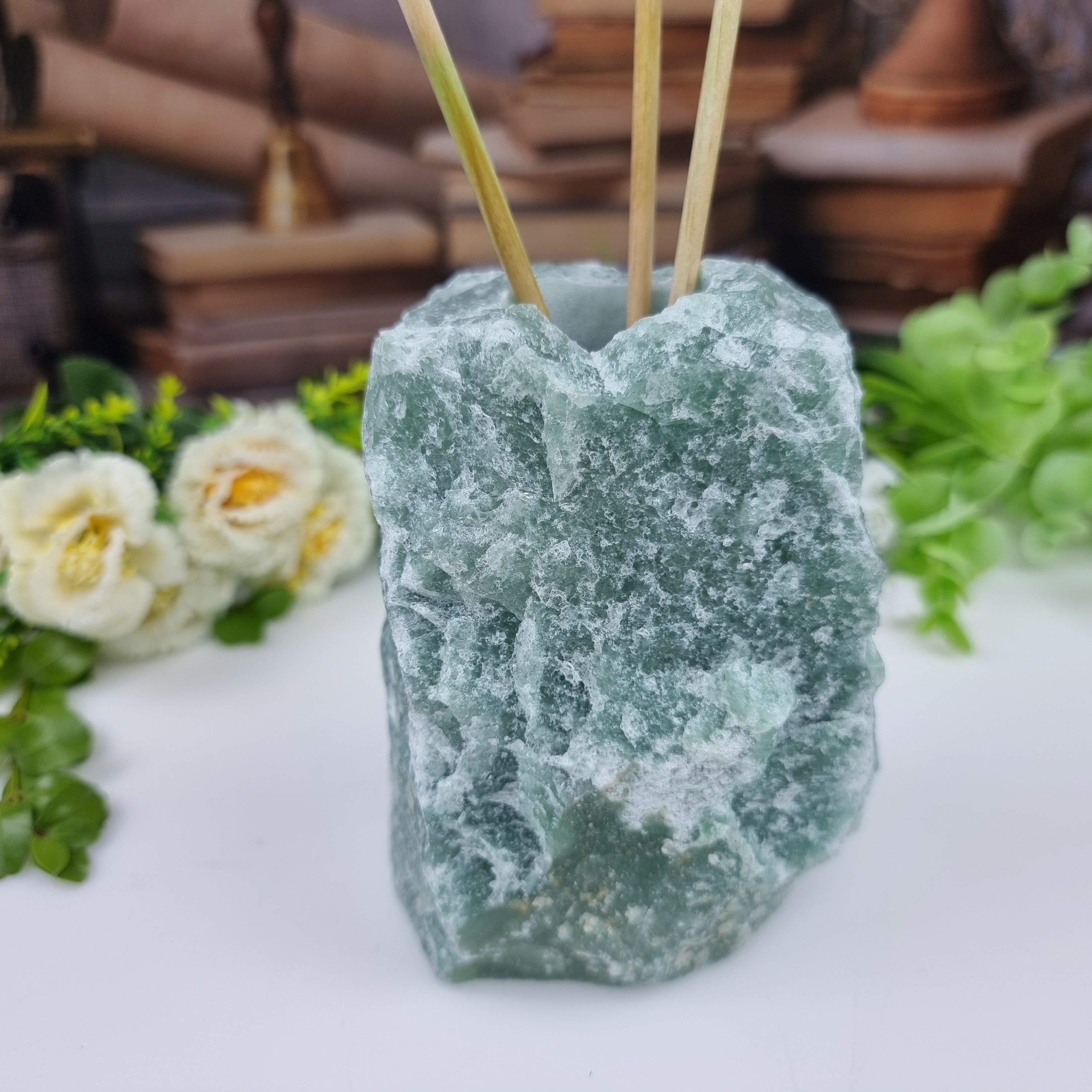 Natural Stone Assorted Quartz Diffuser height 15 cm and total weight 1.50 kg
