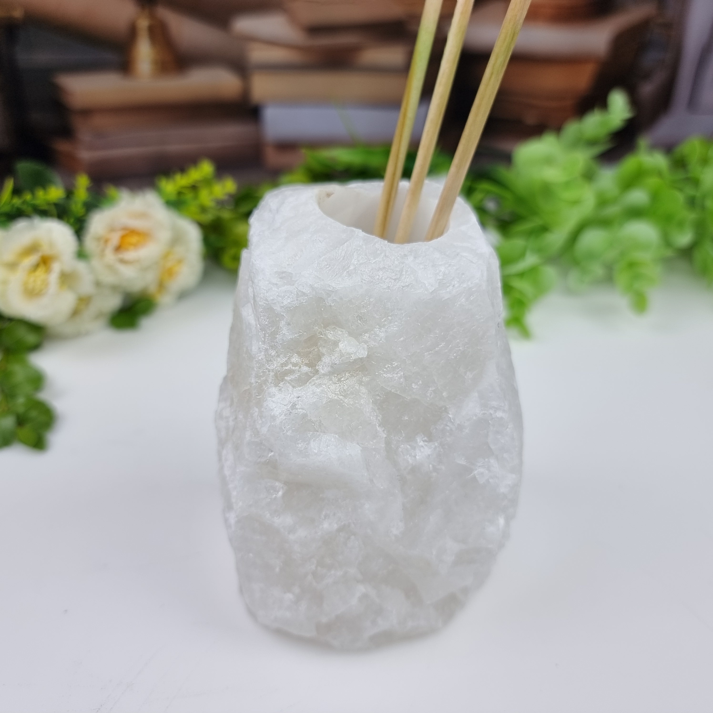 Natural Stone Assorted Quartz Diffuser height 15 cm and total weight 1.50 kg