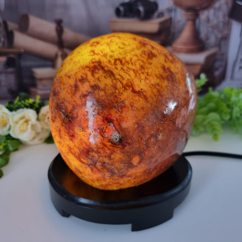 Agate lamp with wooden base and LED lighting height 18 cm average weight 3 kg