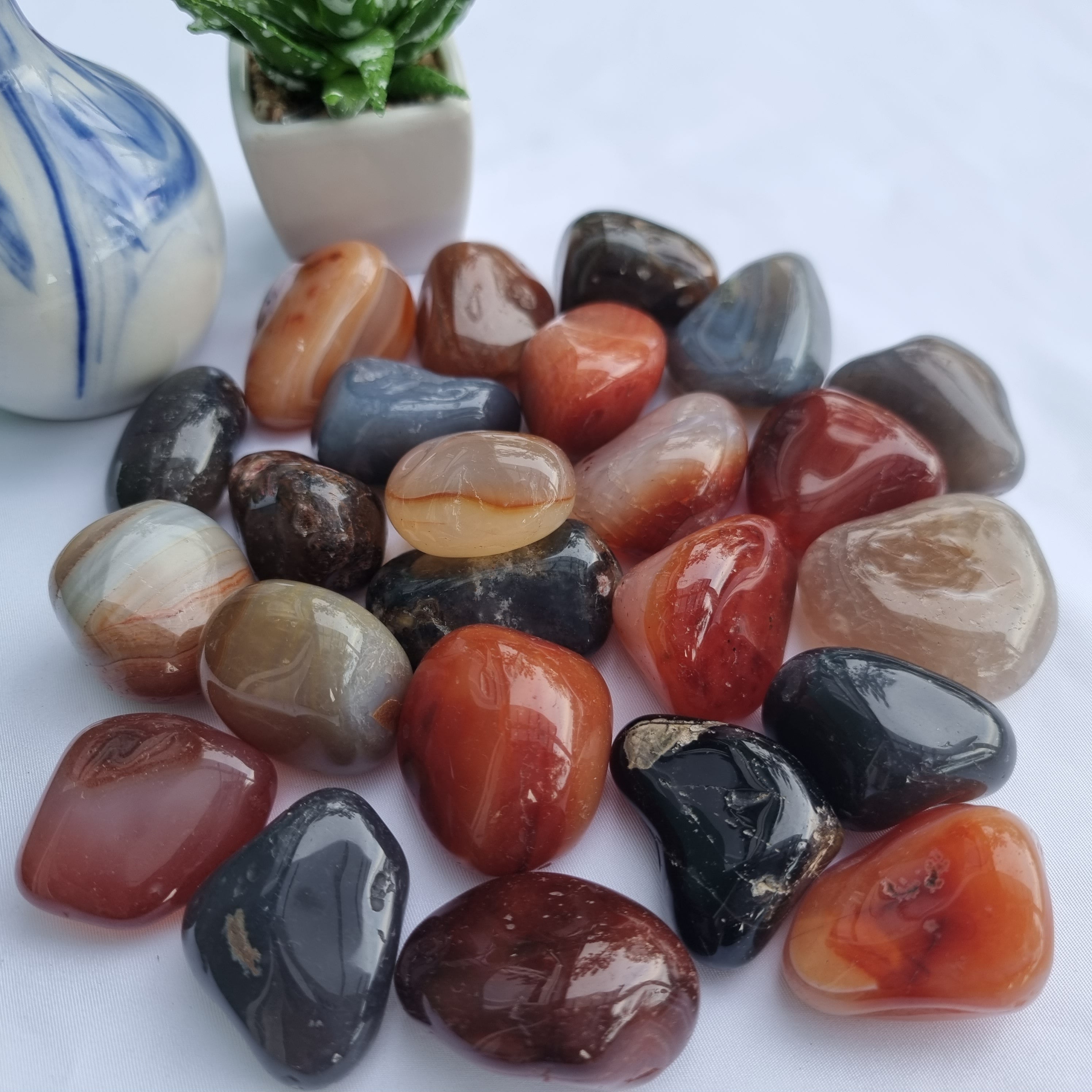 Pedras Roladas Ágatas Naturais Sortidas Polidas 3,5 a 4,5 cm Quantidade 1 kg