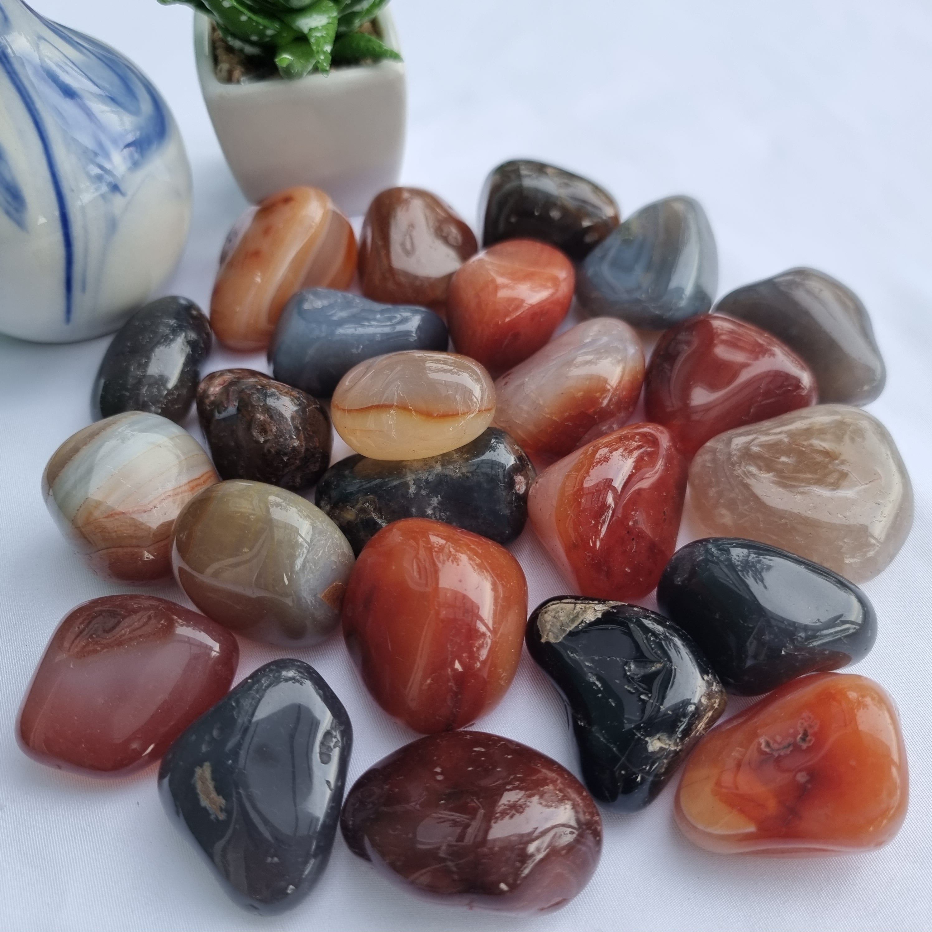 Pedras Roladas Ágatas Naturais Sortidas Polidas 3,5 a 4,5 cm Quantidade 1 kg